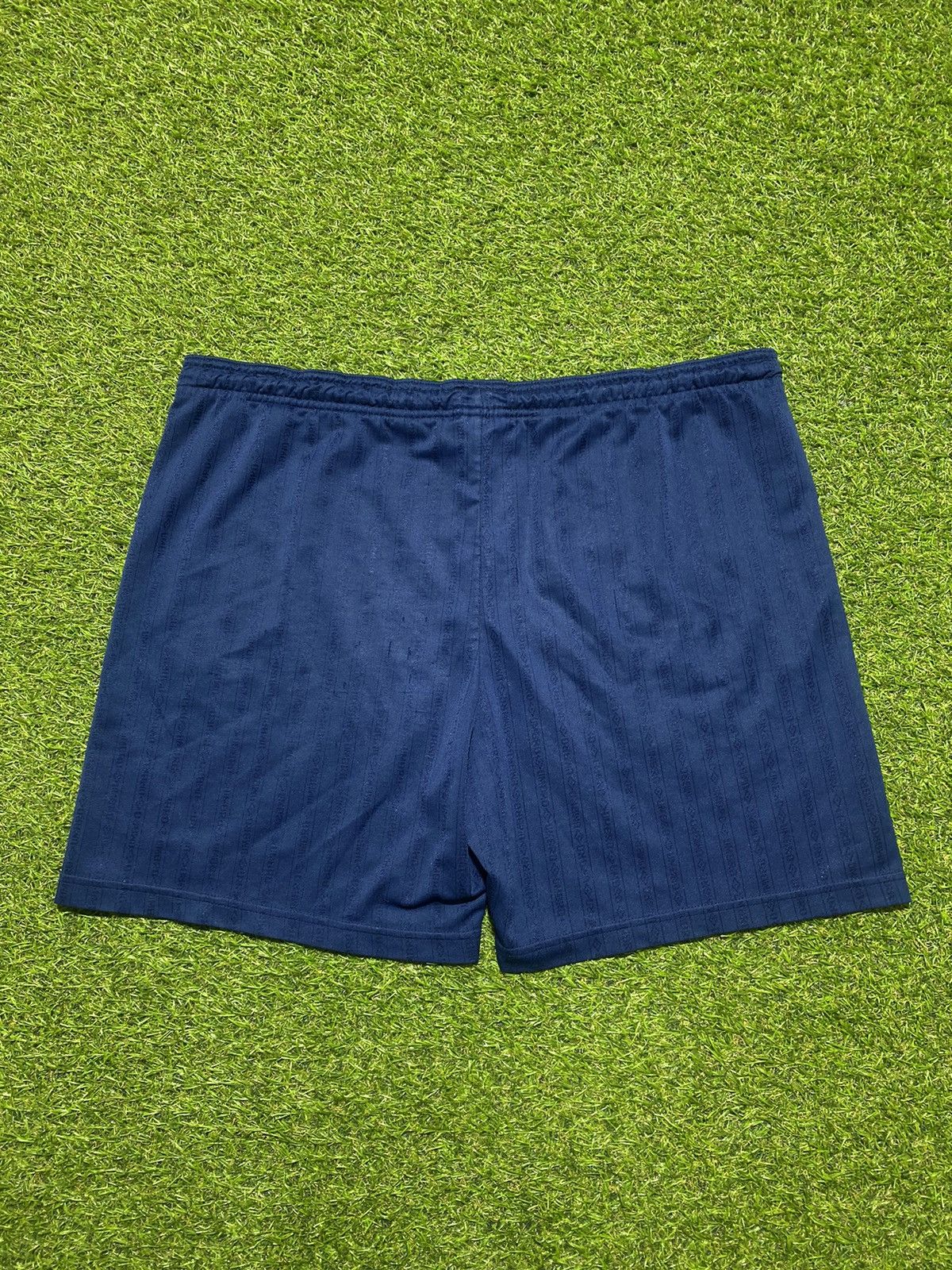 Umbro Vintage Umbro shorts streetwear monogrammed style size XL Size US 36 / EU 52 - 3 Thumbnail