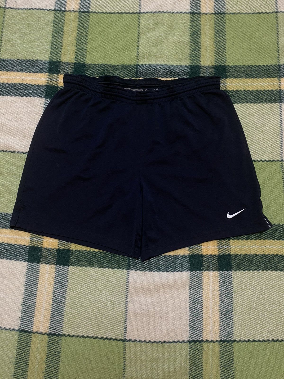Nike Vintage Nike shorts streetwear swoosh casual y2k size L Size US 34 / EU 50 - 1 Thumbnail