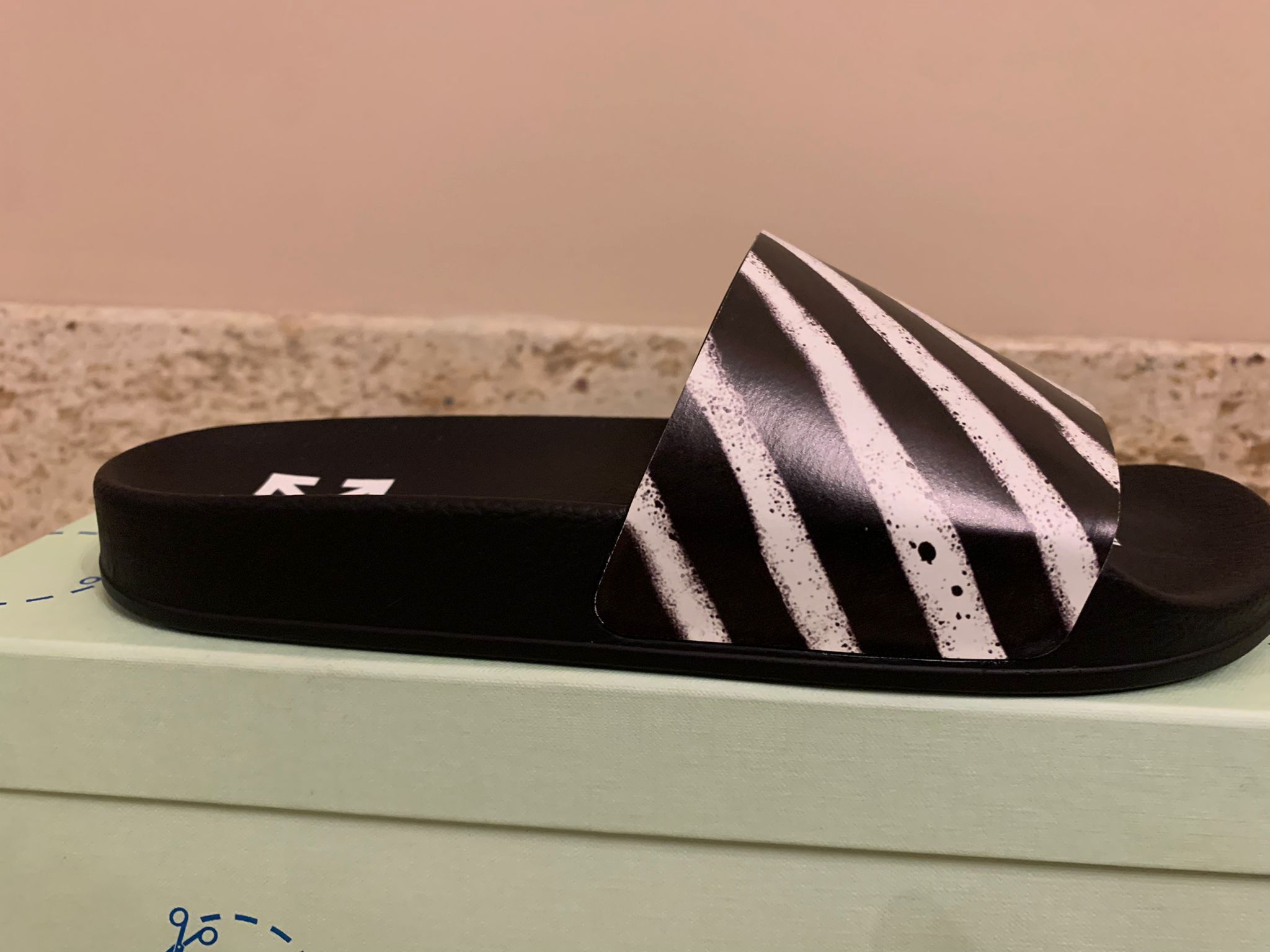 Off-White Diagonal Spray Slides in Black & White Size US 8 / EU 41 - 3 Thumbnail