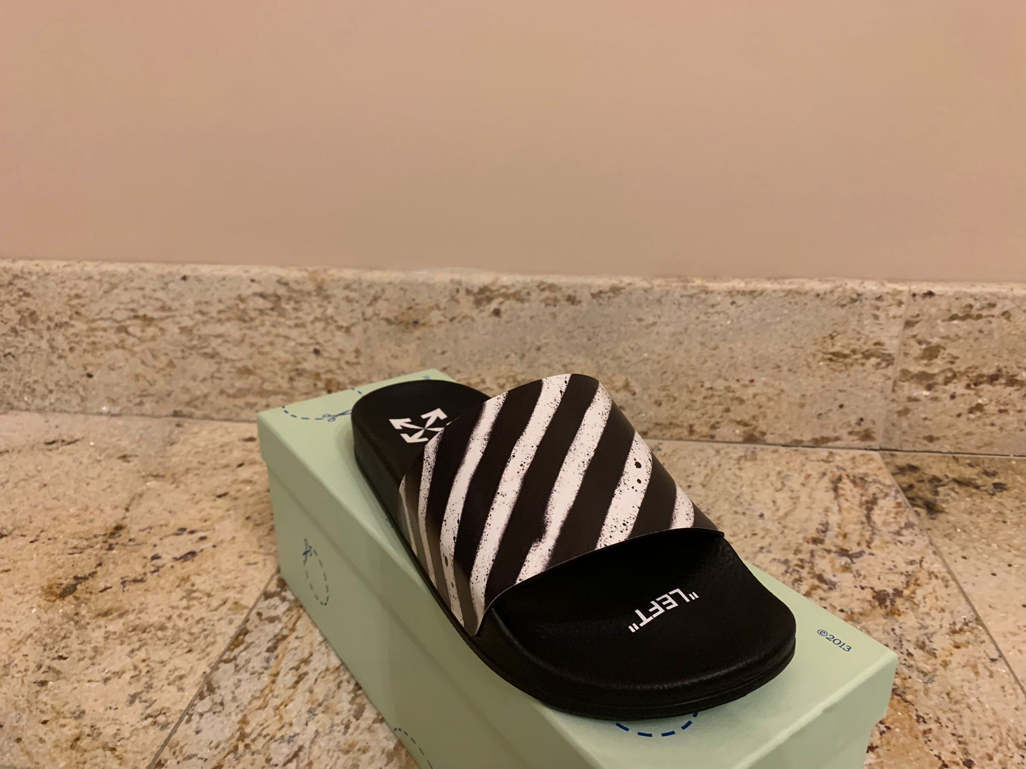 Off-White Diagonal Spray Slides in Black & White Size US 8 / EU 41 - 5 Thumbnail