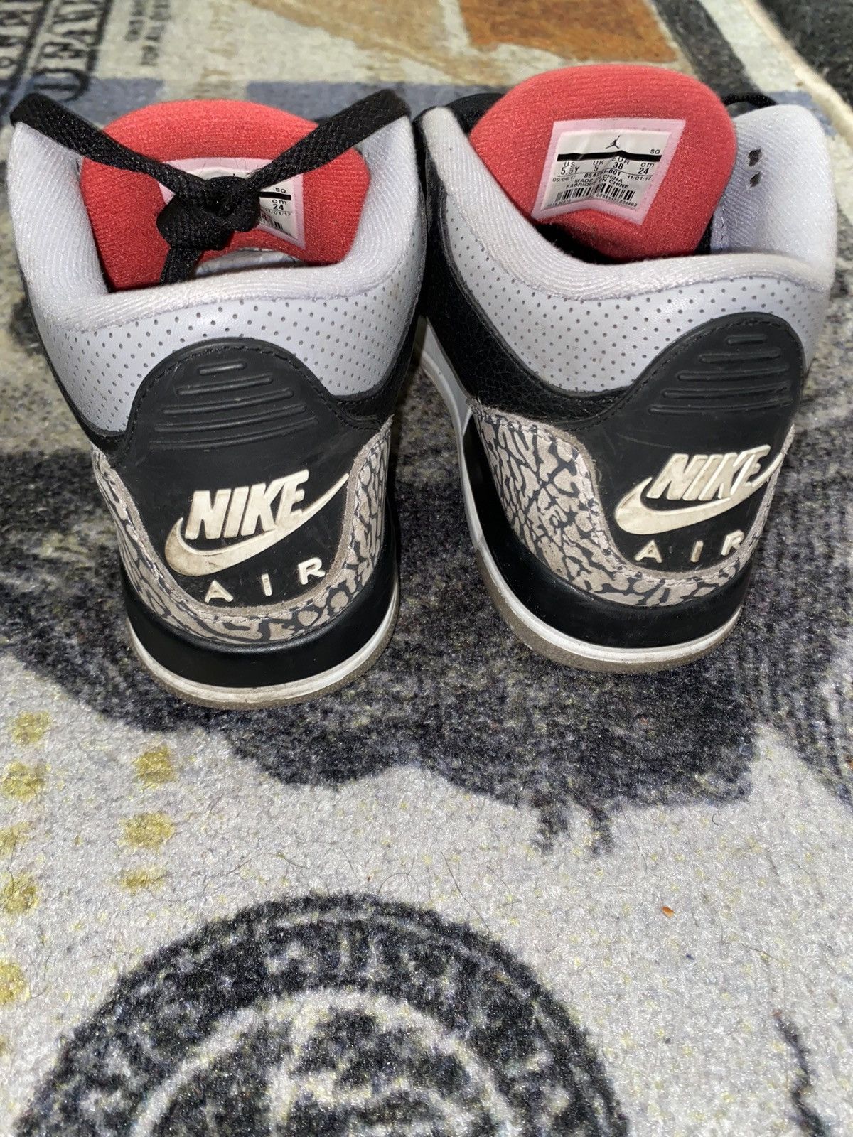Jordan Brand × Nike Jordan 3 Retro Black Cement (2018) 5.5Y Grade School Size US 7 / IT 37 - 4 Thumbnail