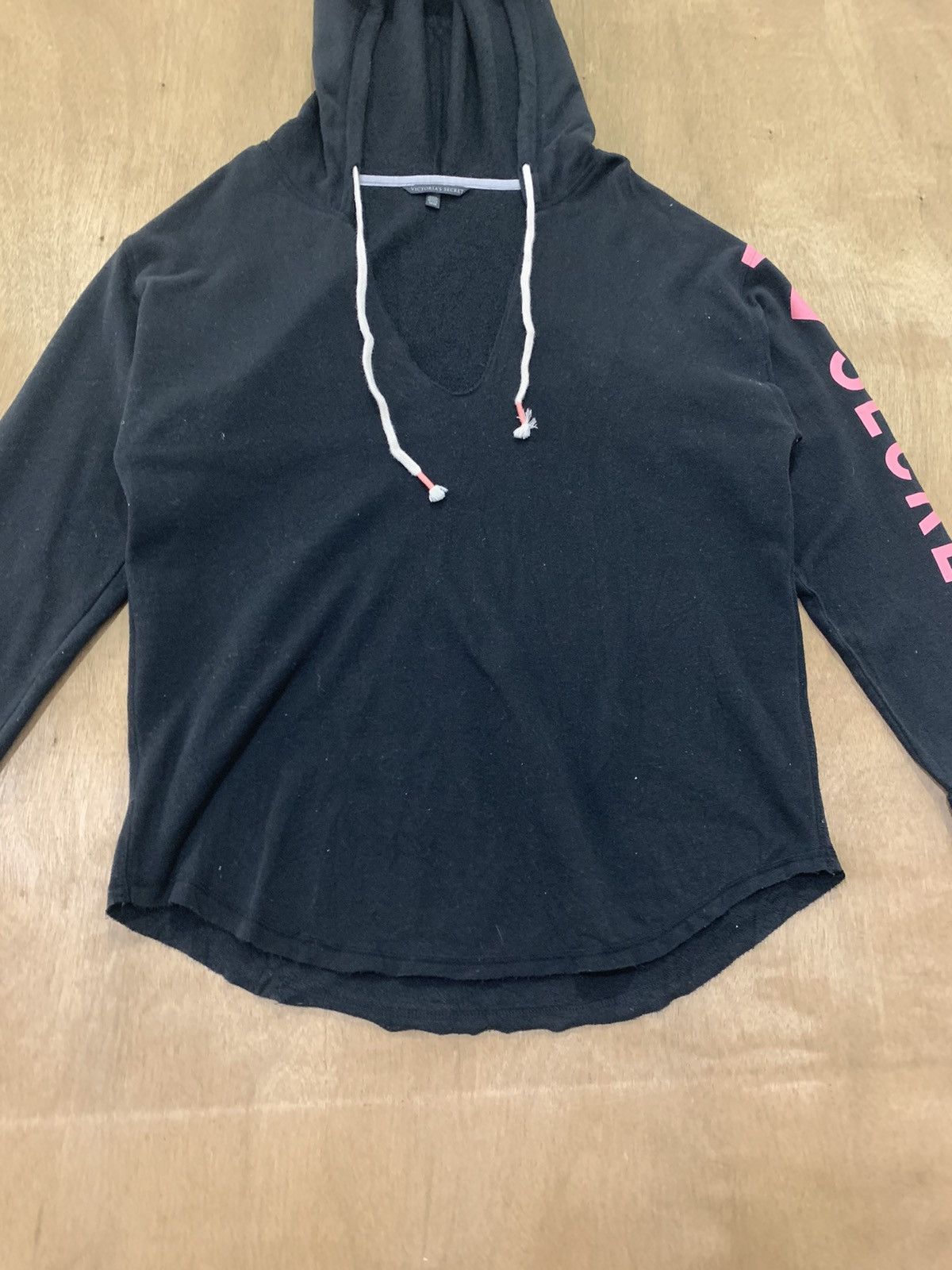 Japanese Brand × Pink VICTORIA SECRET Vntg Pink Big Logo Curved Hem Hoodie Jacket Size M / US 6-8 / IT 42-44 - 4 Thumbnail