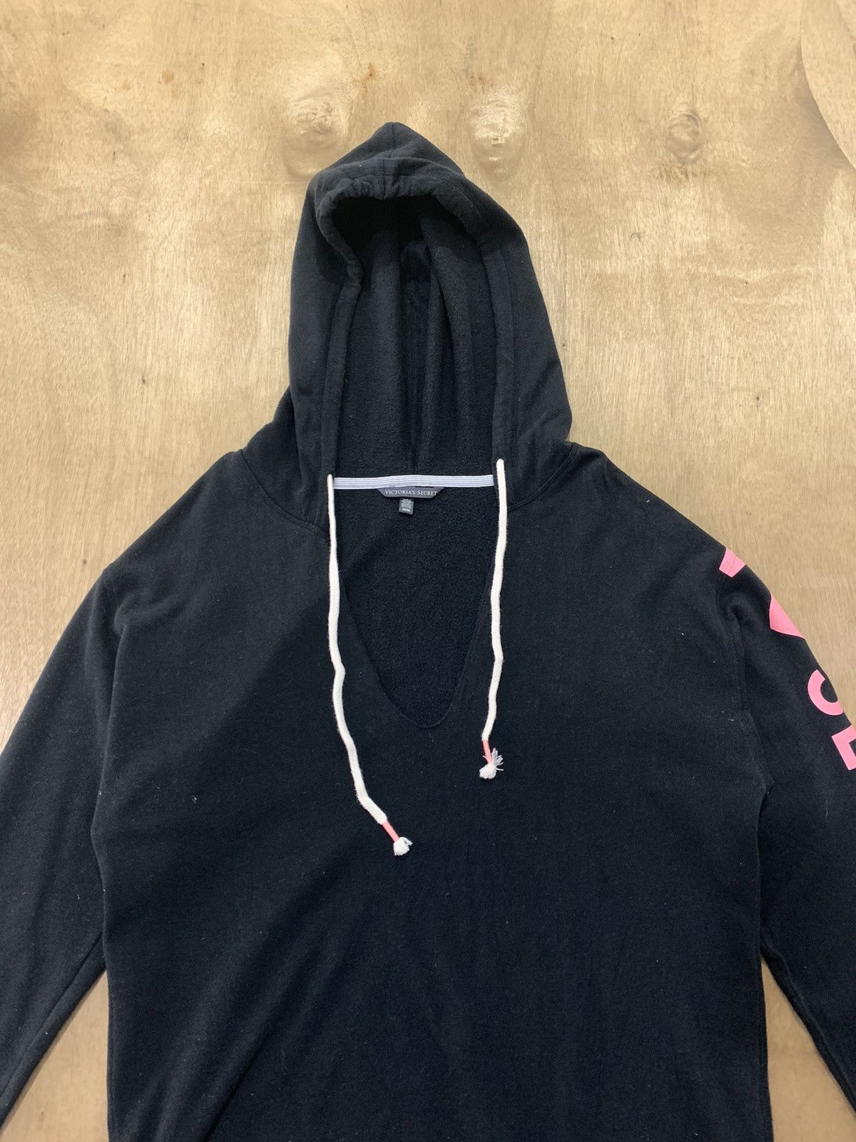Japanese Brand × Pink VICTORIA SECRET Vntg Pink Big Logo Curved Hem Hoodie Jacket Size M / US 6-8 / IT 42-44 - 3 Thumbnail