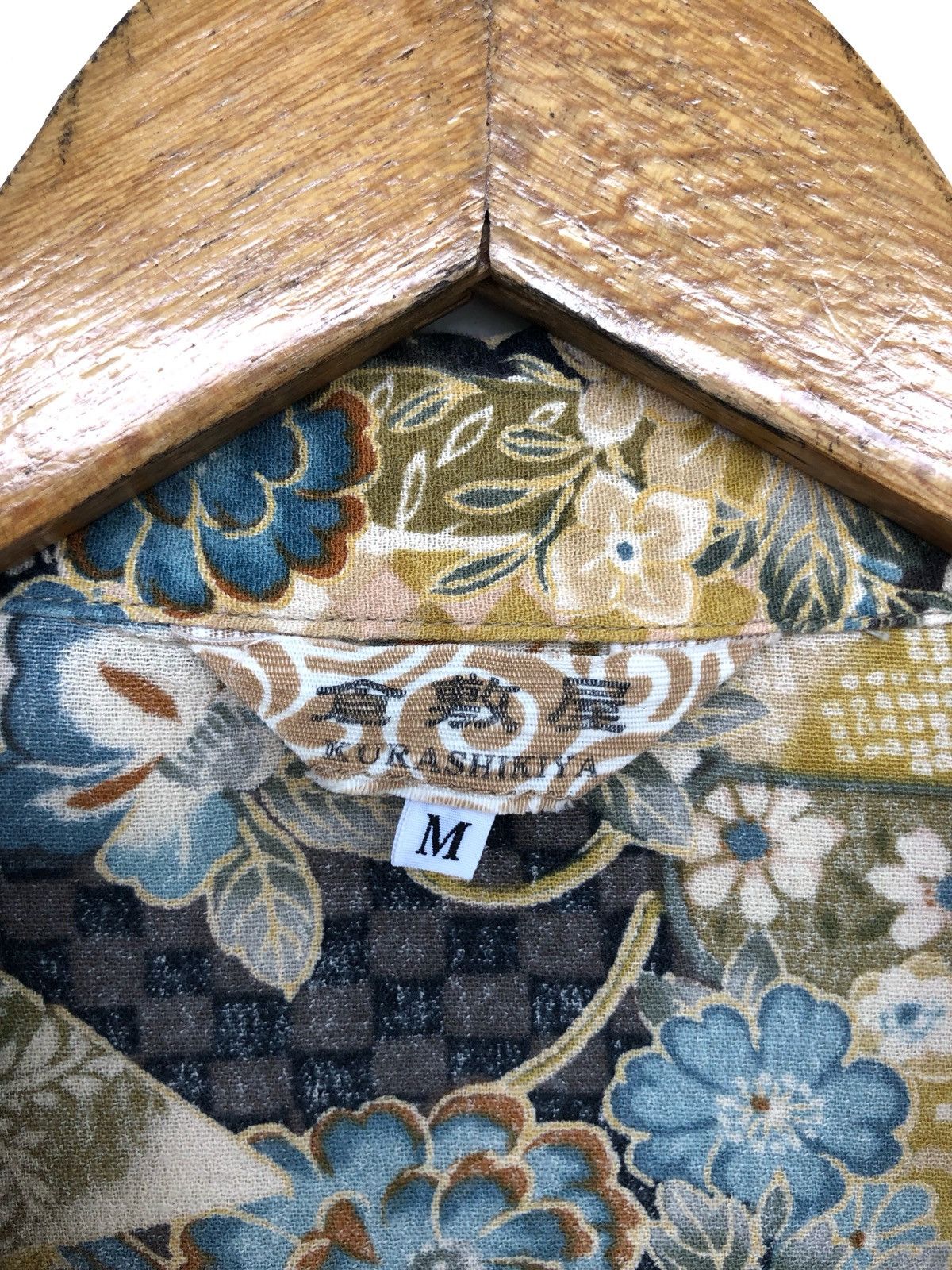 Japanese Brand Kurashikiya 🇯🇵 Script Camp Collar Hawaiian Shirt Size US M / EU 48-50 / 2 - 7 Thumbnail