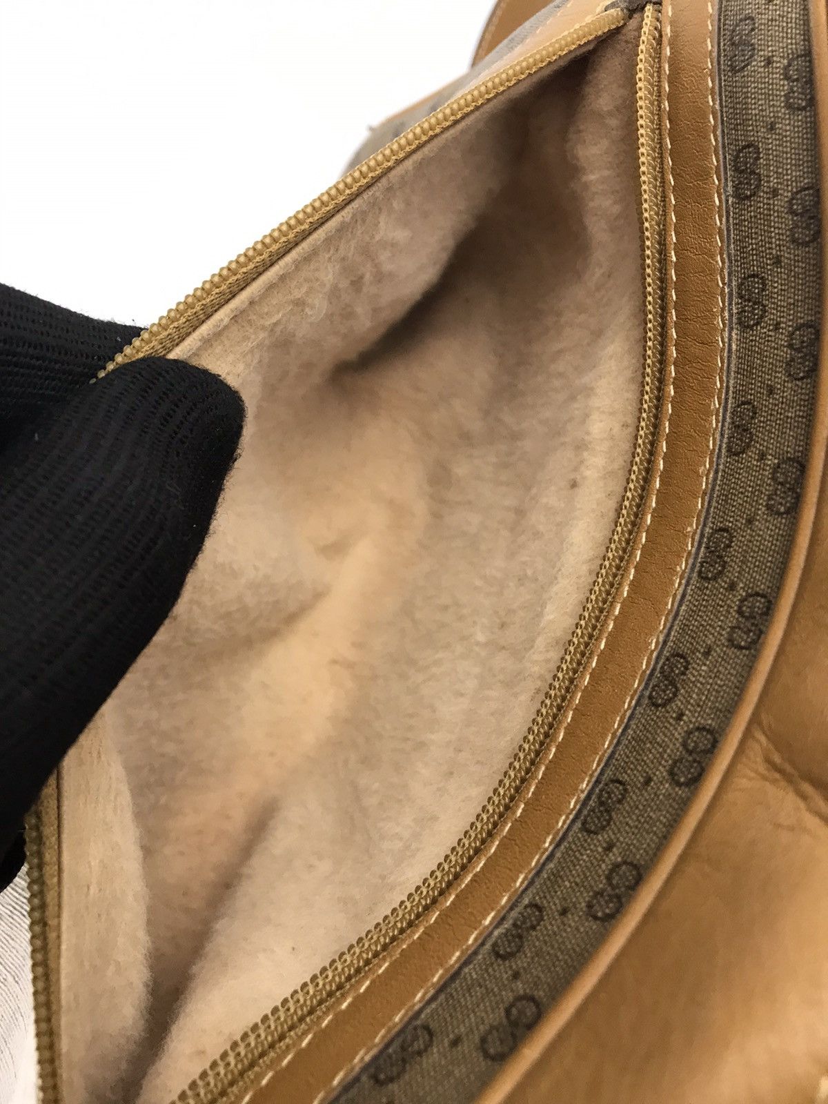 Gucci 🔥Rare 🔥Authentic Vintage Gucci Cross body bag Size ONE SIZE - 23 Thumbnail