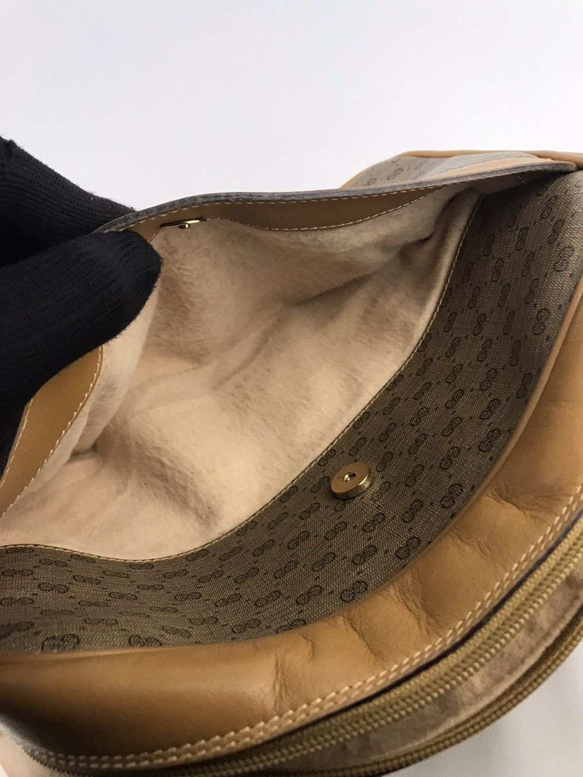 Gucci 🔥Rare 🔥Authentic Vintage Gucci Cross body bag Size ONE SIZE - 18 Thumbnail