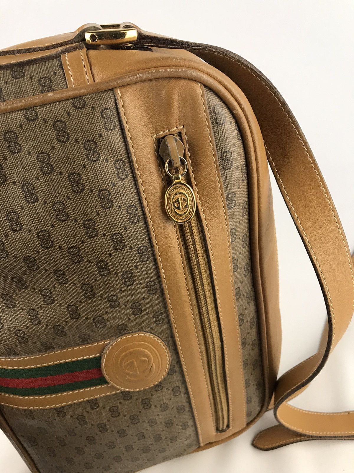 Gucci 🔥Rare 🔥Authentic Vintage Gucci Cross body bag Size ONE SIZE - 12 Thumbnail