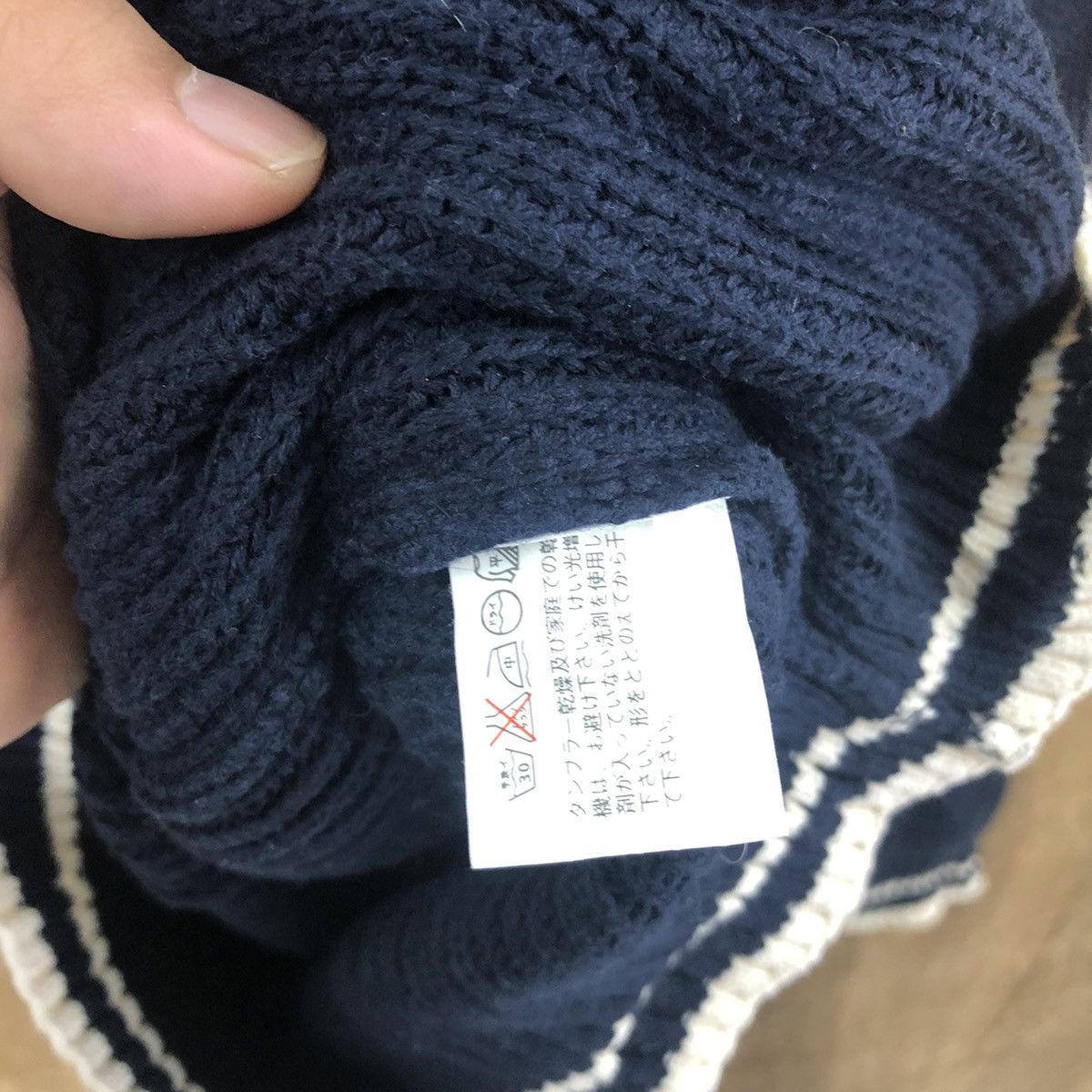 Aran Isles Knitwear Uniqlo Dark Blue Cardigan Knitwear vintage #6227 Size US L / EU 52-54 / 3 - 6 Thumbnail