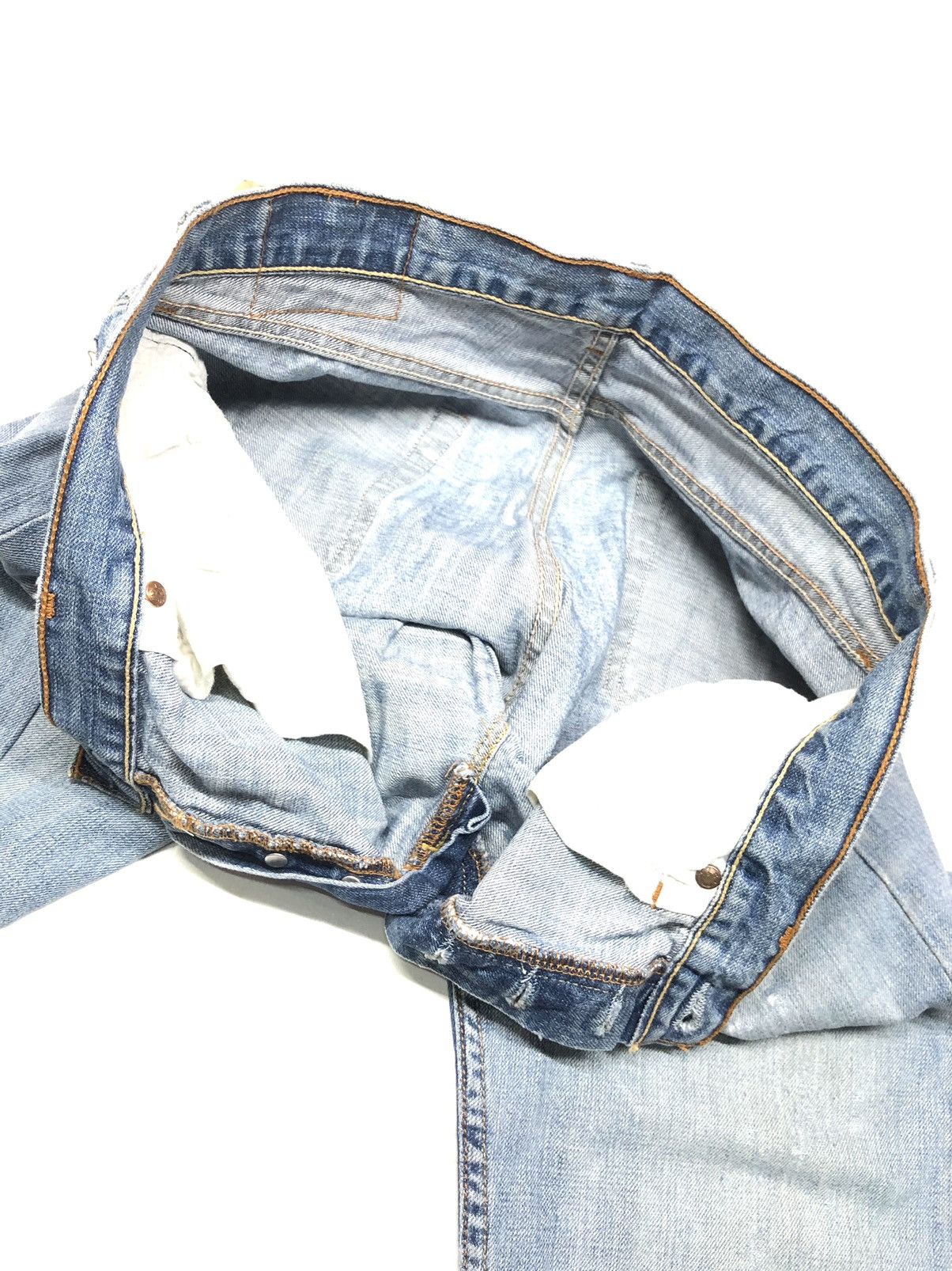 Levi's × Vintage VINTAGE LEVI’S 501 LIGHT BLUE WASH DISSTRESSED DENIM Size US 32 / EU 48 - 13 Thumbnail