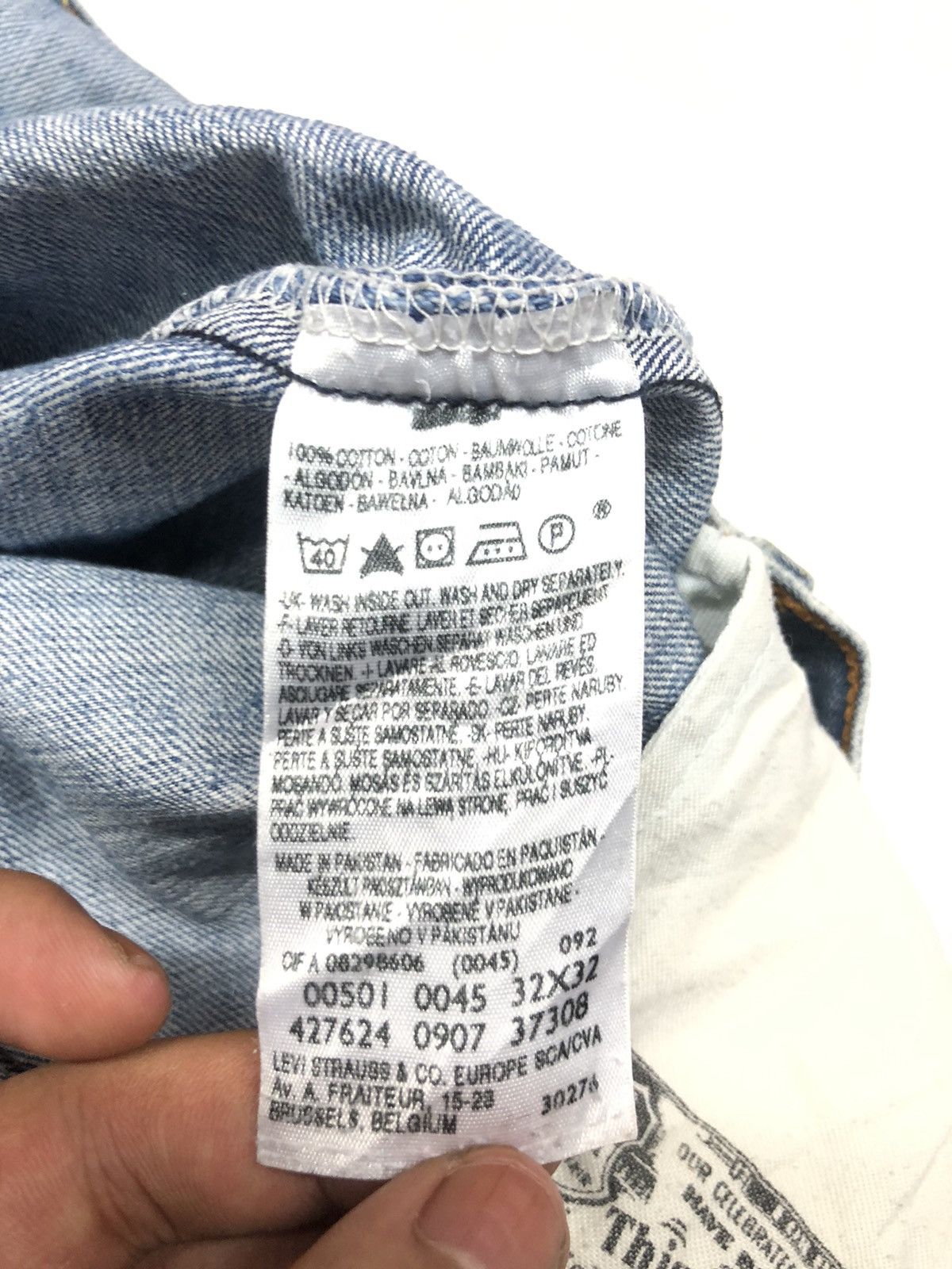 Levi's × Vintage VINTAGE LEVI’S 501 LIGHT BLUE WASH DISSTRESSED DENIM Size US 32 / EU 48 - 15 Thumbnail