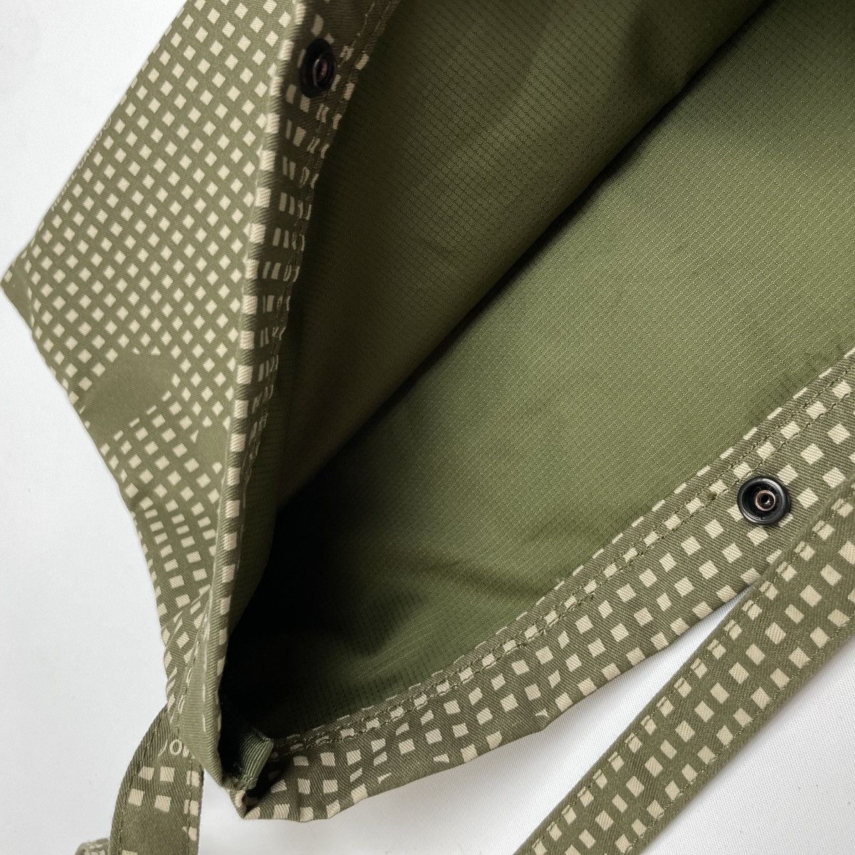 N.Hoolywood × Undercover Rebel Camo Bag Size ONE SIZE - 6 Thumbnail