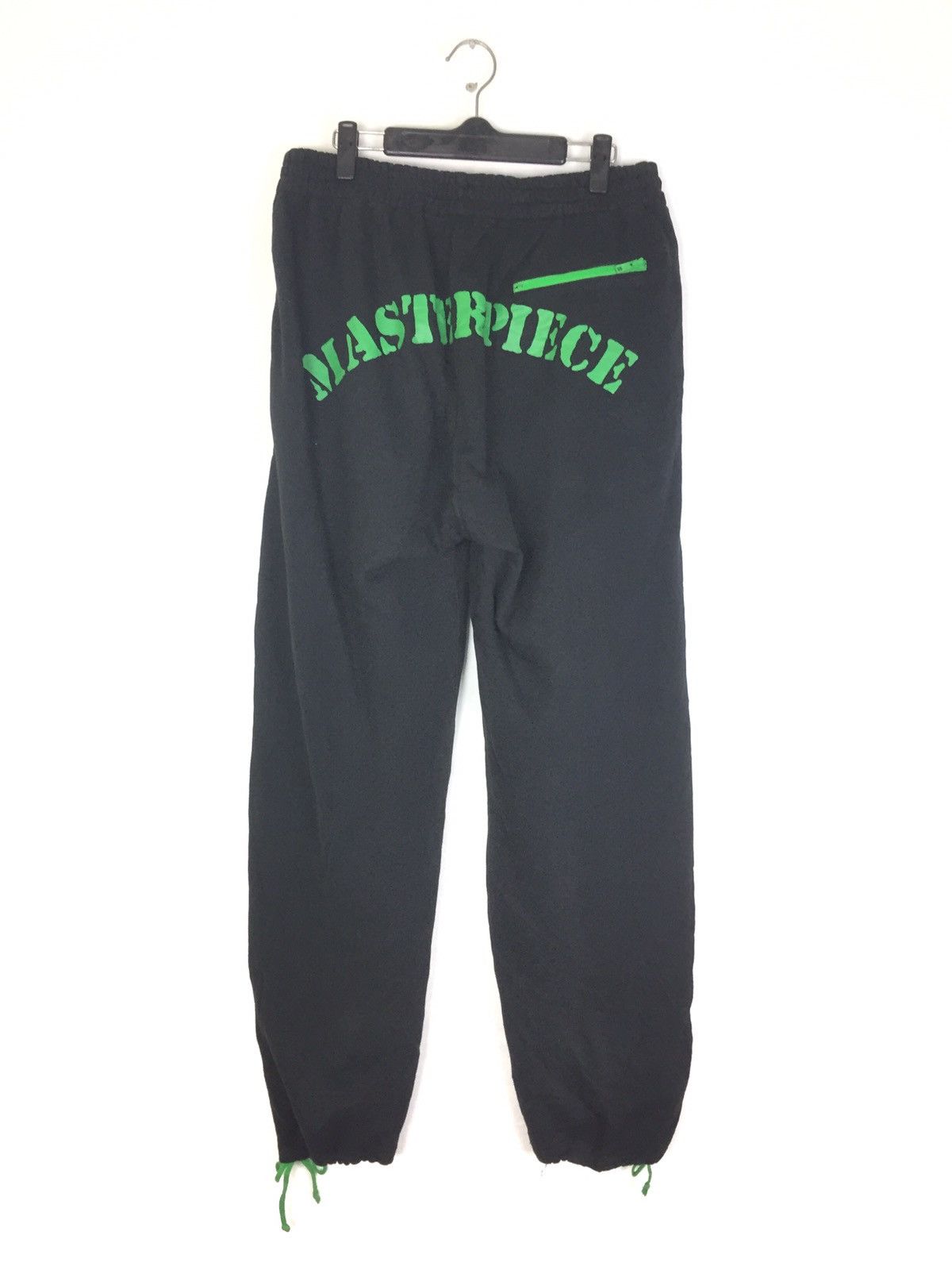 MasterPiece Masterpiece Joggerpant Spellout Drawstring Design Size US 32 / EU 48 - 1 Thumbnail