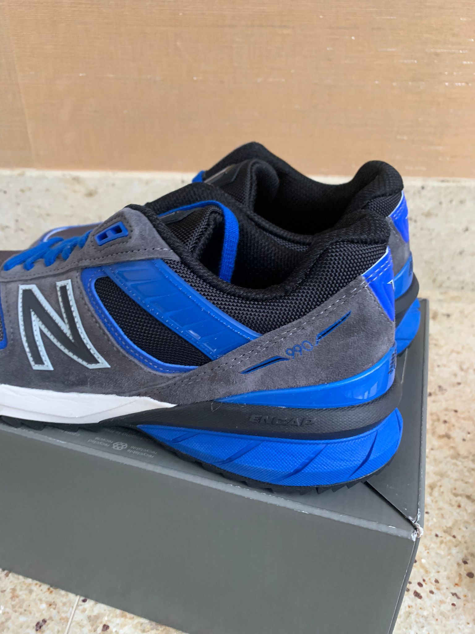 New Balance 990 v5 Size US 9.5 / EU 42-43 - 4 Thumbnail