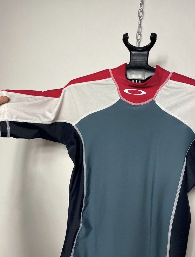 Oakley Vintage Sample Oakley central logo surf termo t-shirt size S Size US S / EU 44-46 / 1 - 7 Thumbnail
