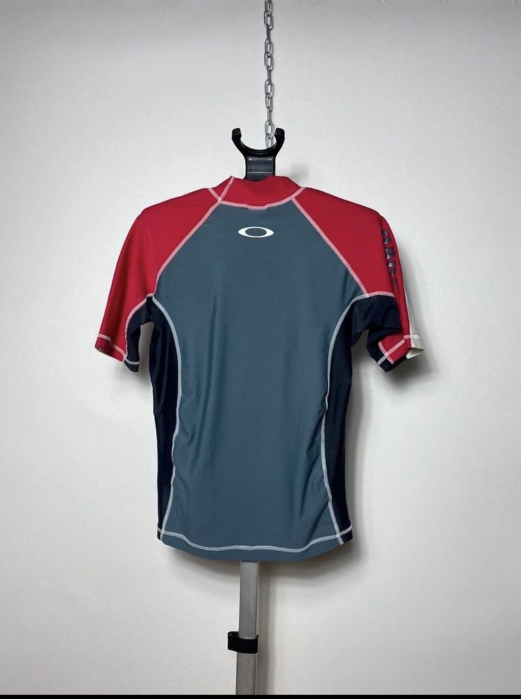 Oakley Vintage Sample Oakley central logo surf termo t-shirt size S Size US S / EU 44-46 / 1 - 10 Thumbnail