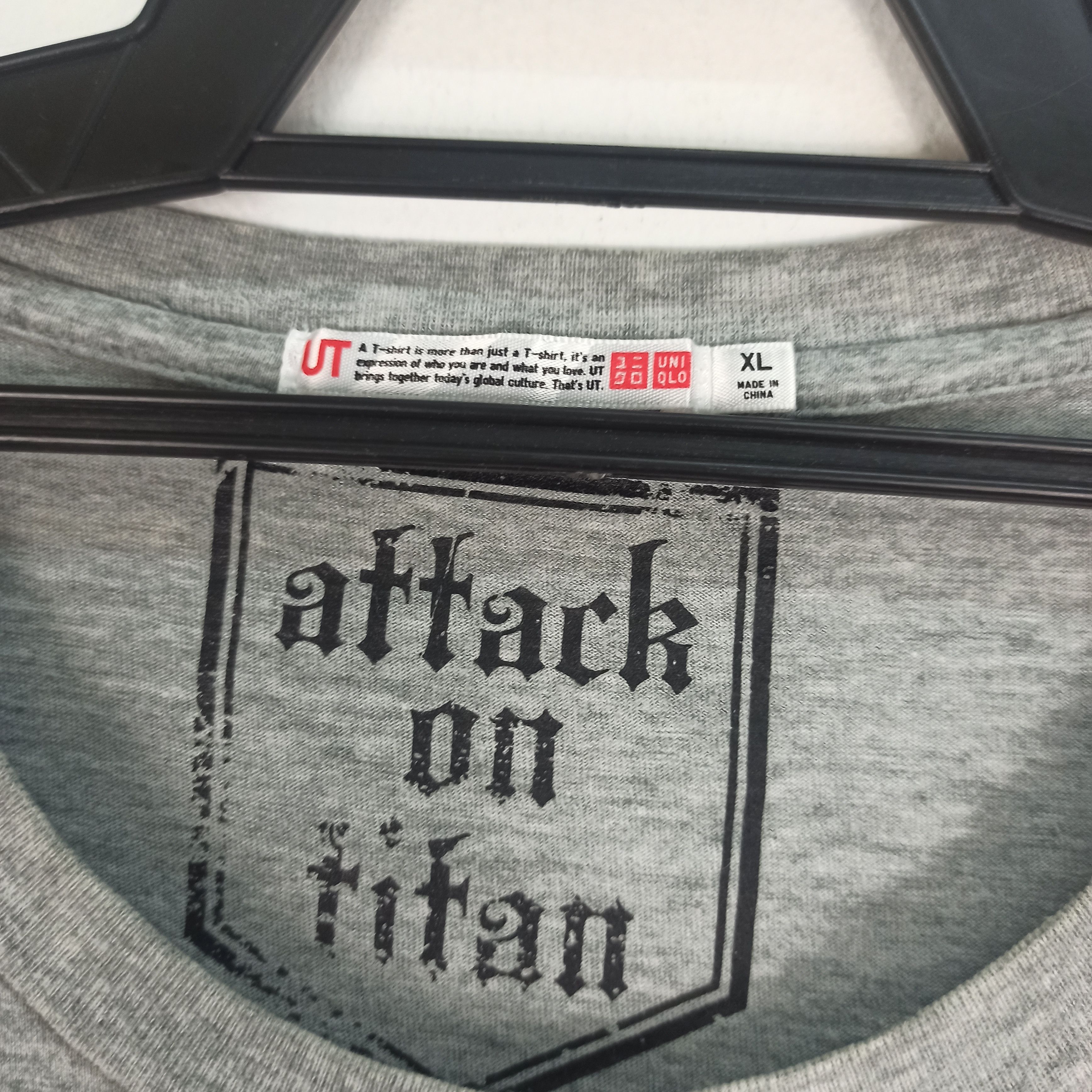 Anime Anime Attack on Titan X Uniqlo Tshirt Final Season Size US XL / EU 56 / 4 - 6 Thumbnail
