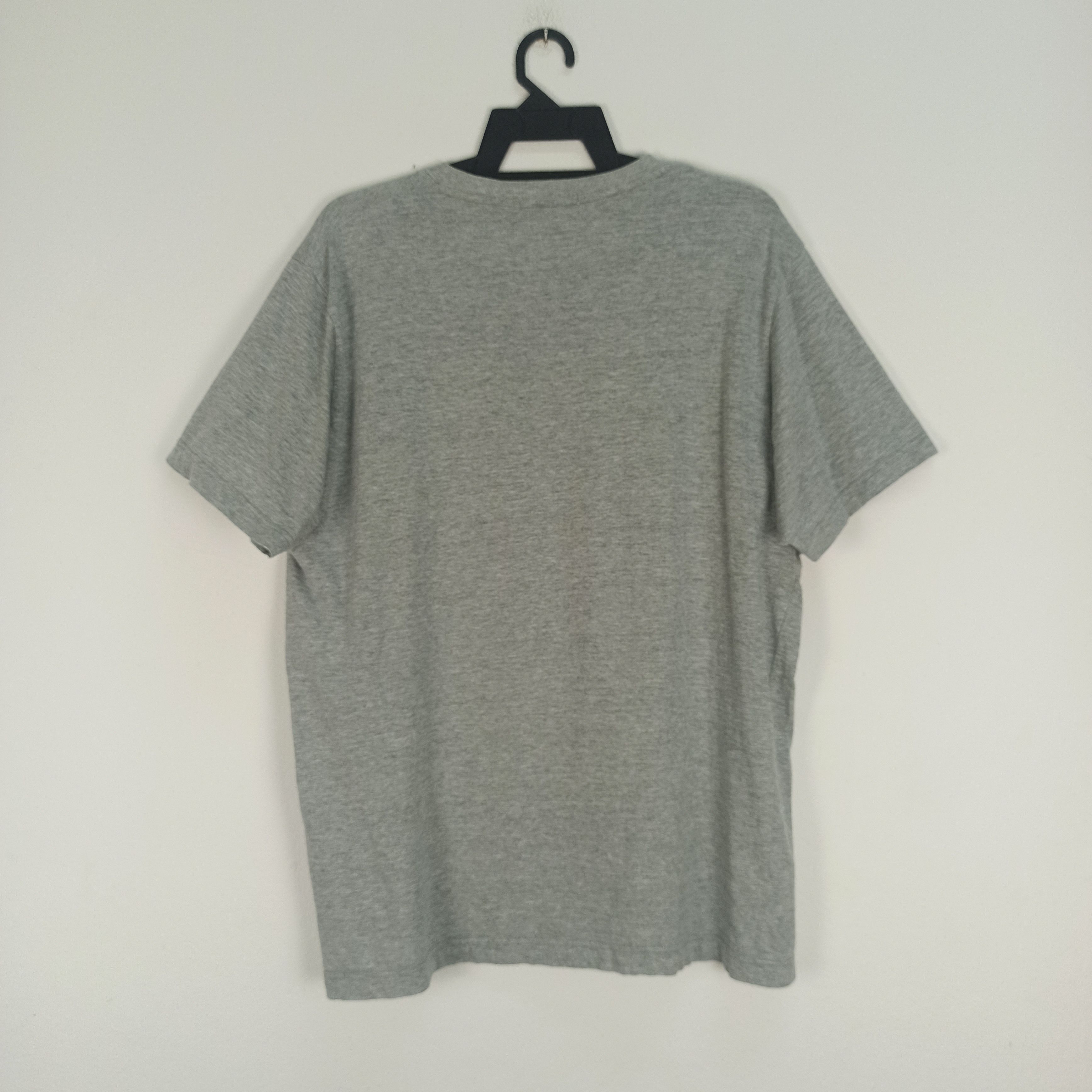 Anime Anime Attack on Titan X Uniqlo Tshirt Final Season Size US XL / EU 56 / 4 - 5 Thumbnail