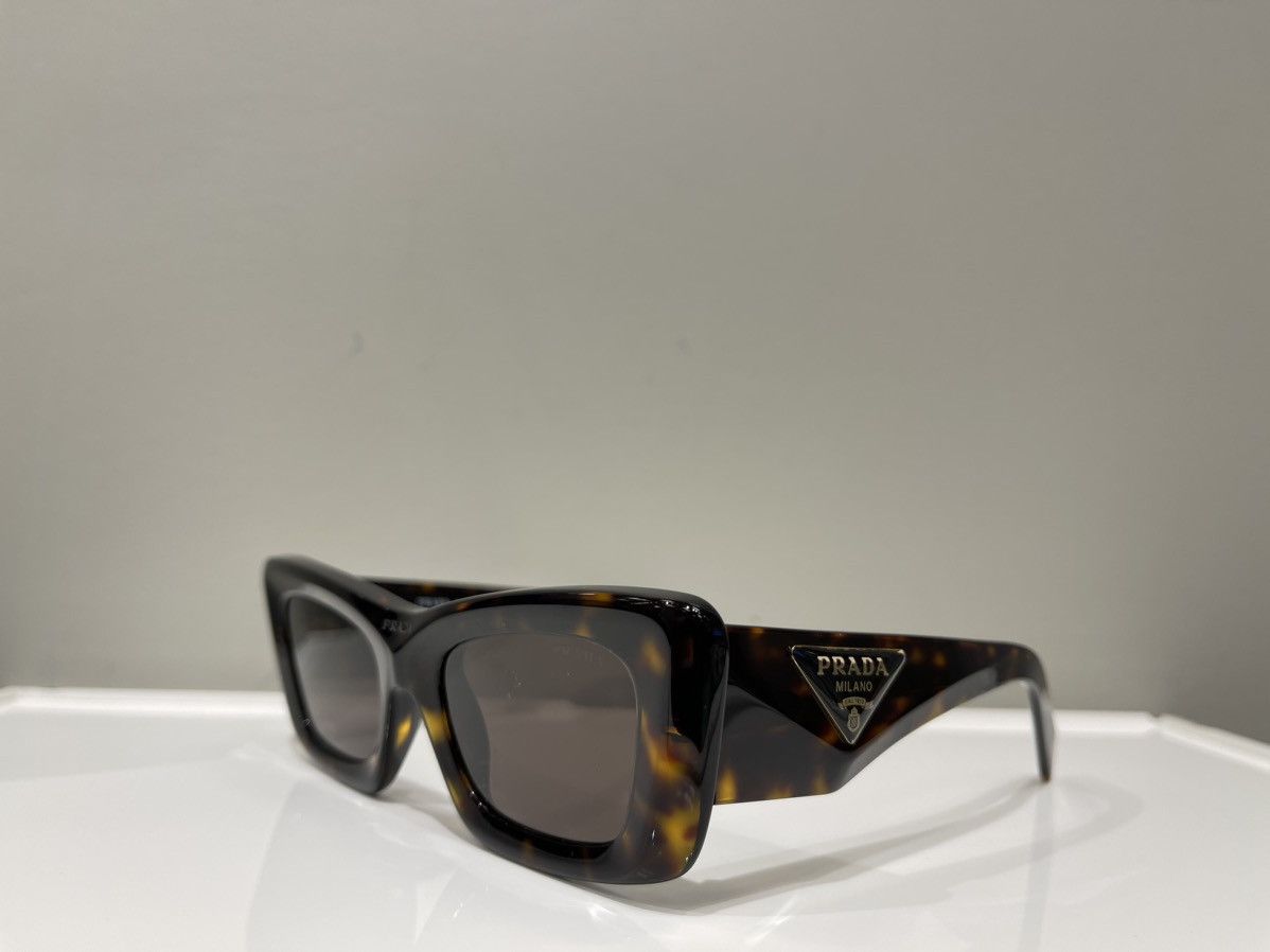 Prada × Vintage NEW Prada Sunglasses Rectangular Kardashain Size ONE SIZE - 1 Thumbnail