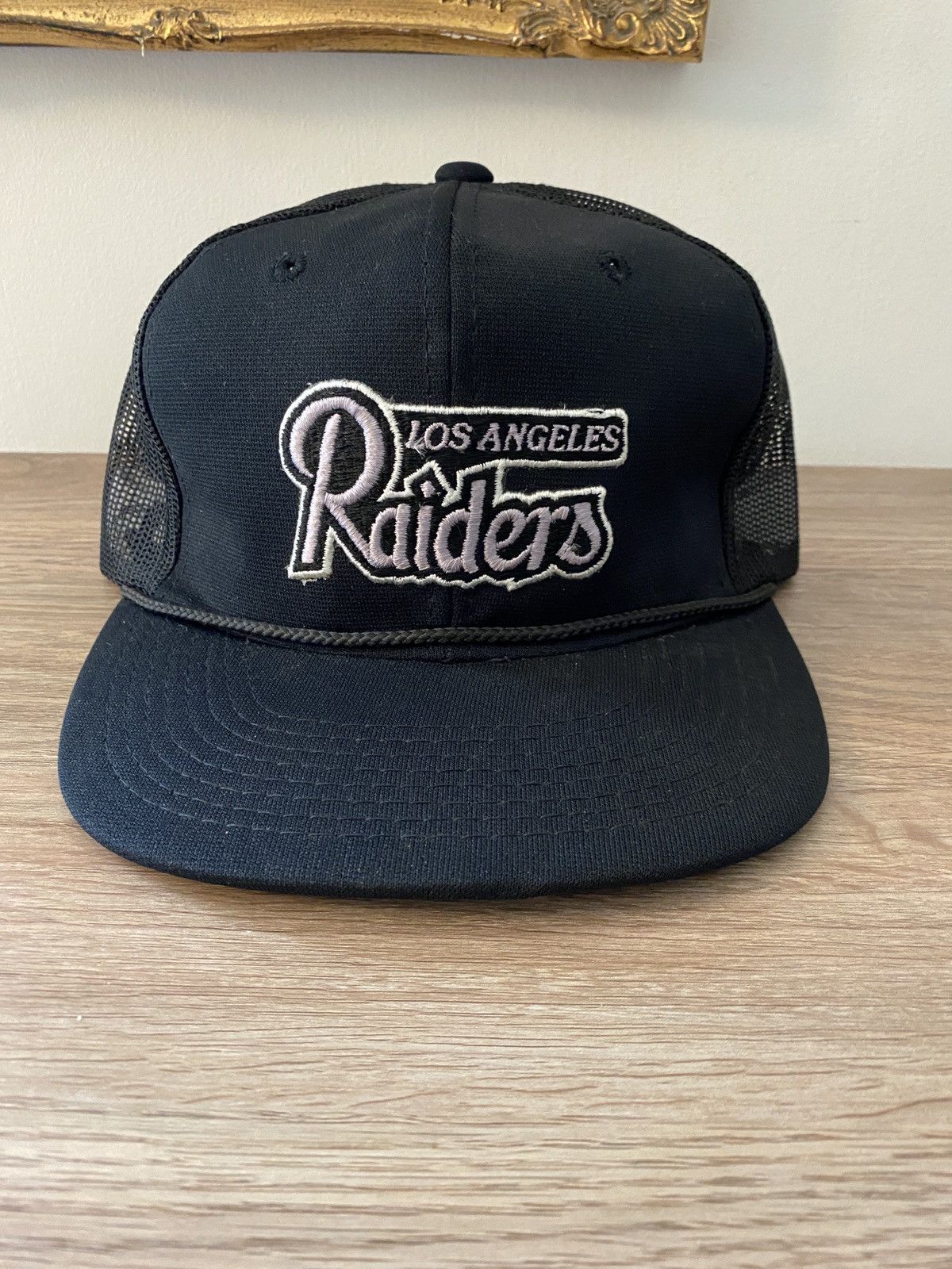 image of Oakland Raiders x Trucker Hat Vintage 80’S Los Angeles Raiders Trucker Hat Snap Back in Black/Silve
