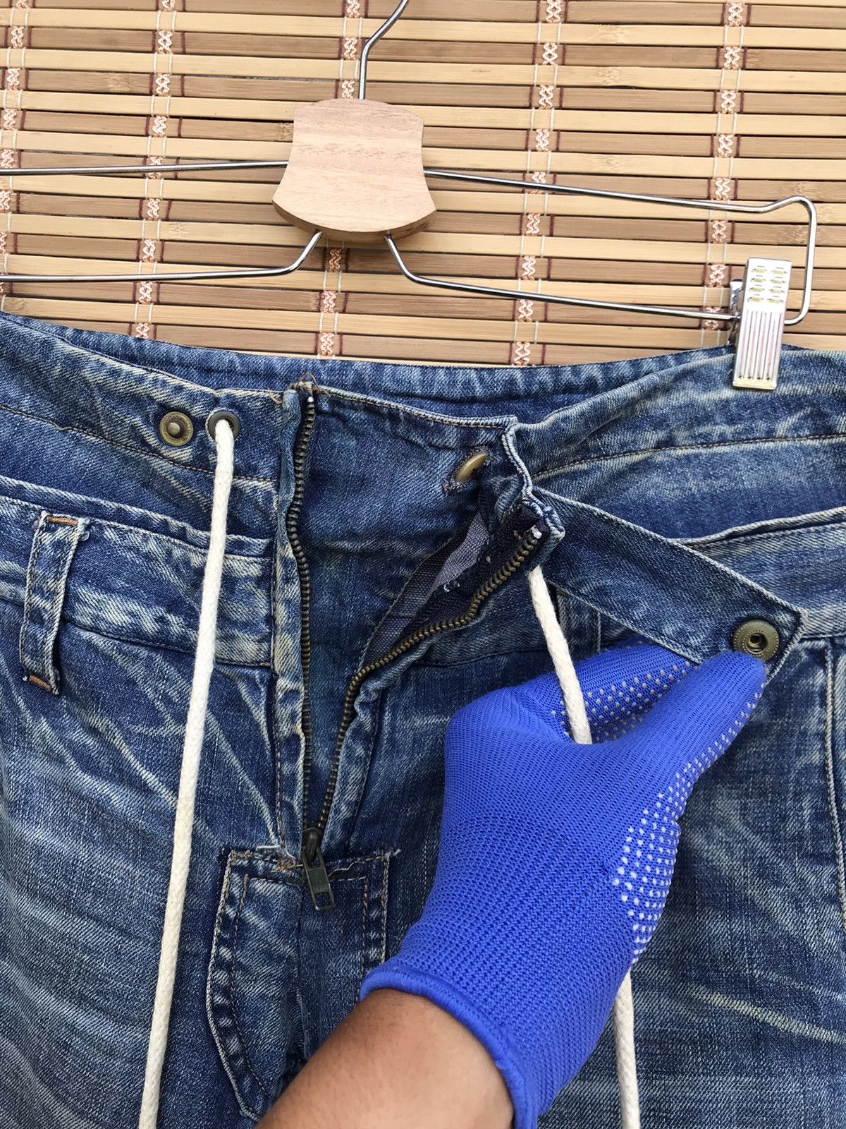 Andrew Mackenzie VINTAGE Andrew Mackenzie Distressed denim double waist strap Size US 35 - 6 Thumbnail