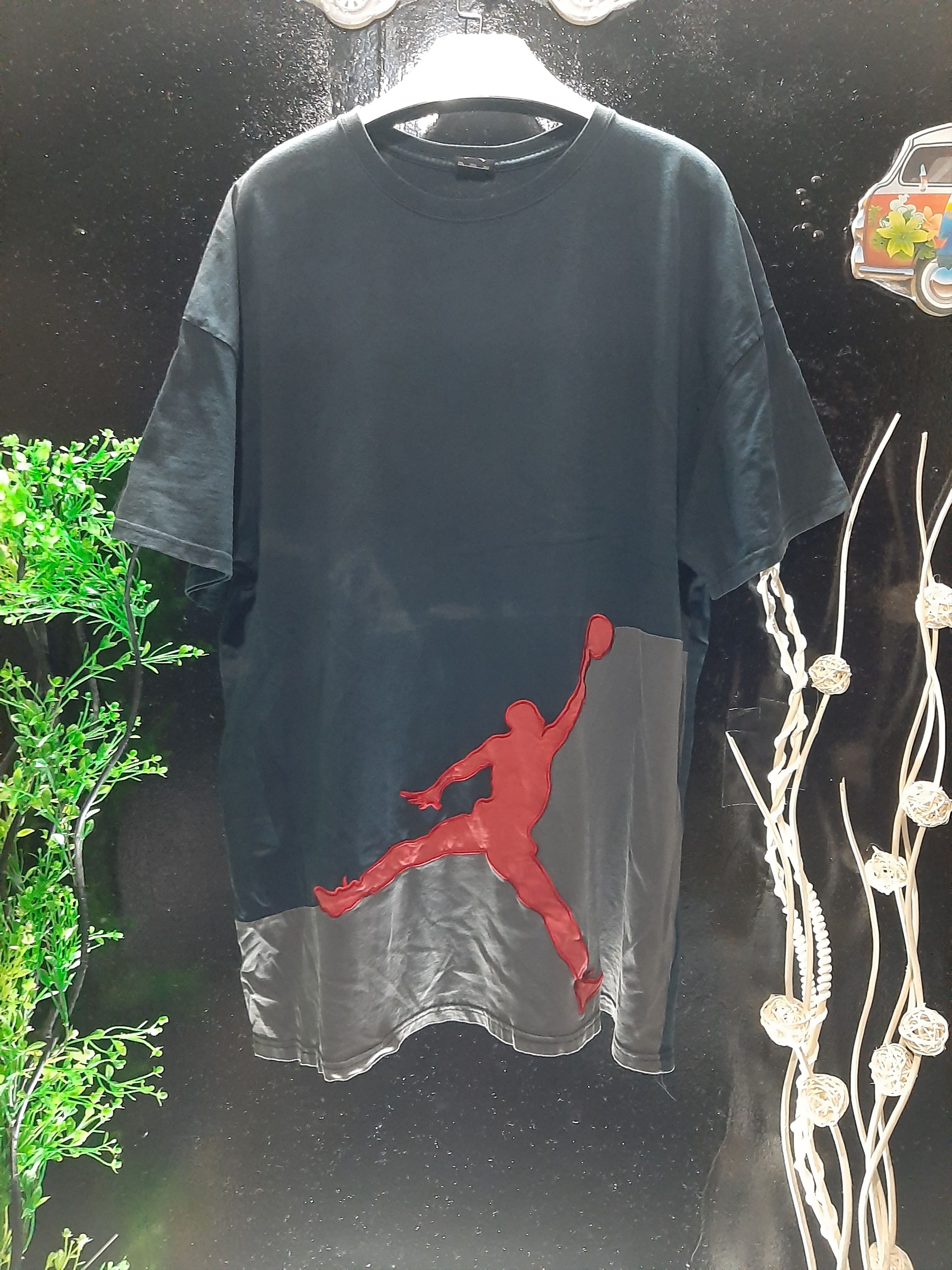 Jordan Brand × Nike × Vintage VINTAGE AIR JORDANS DISTRESSED SUN FADED TEE Size US XXL / EU 58 / 5 - 1 Thumbnail