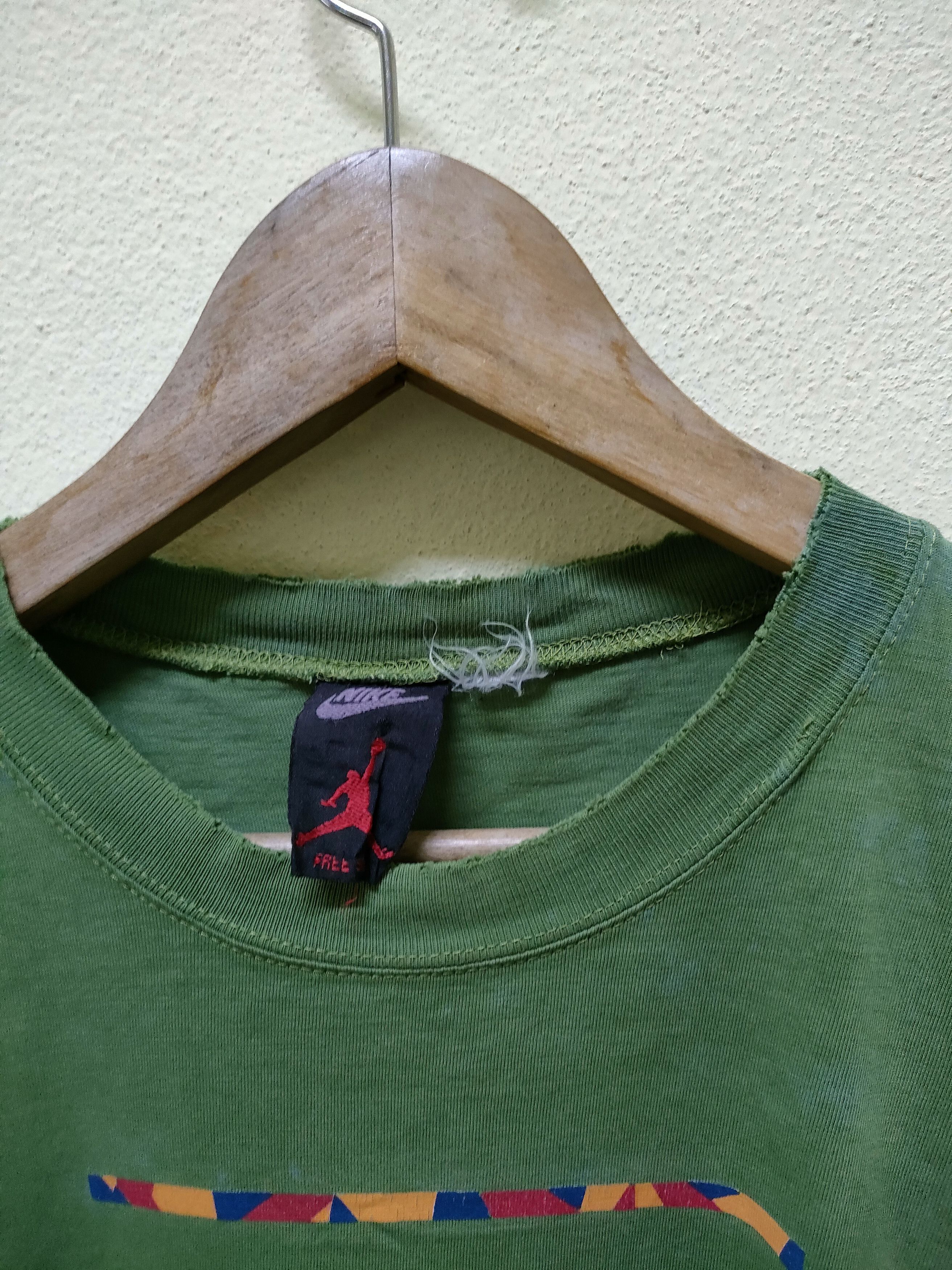 Jordan Brand × Nike × Vintage Vintage Distressed Nike Jordan T-shirt Size US L / EU 52-54 / 3 - 8 Thumbnail