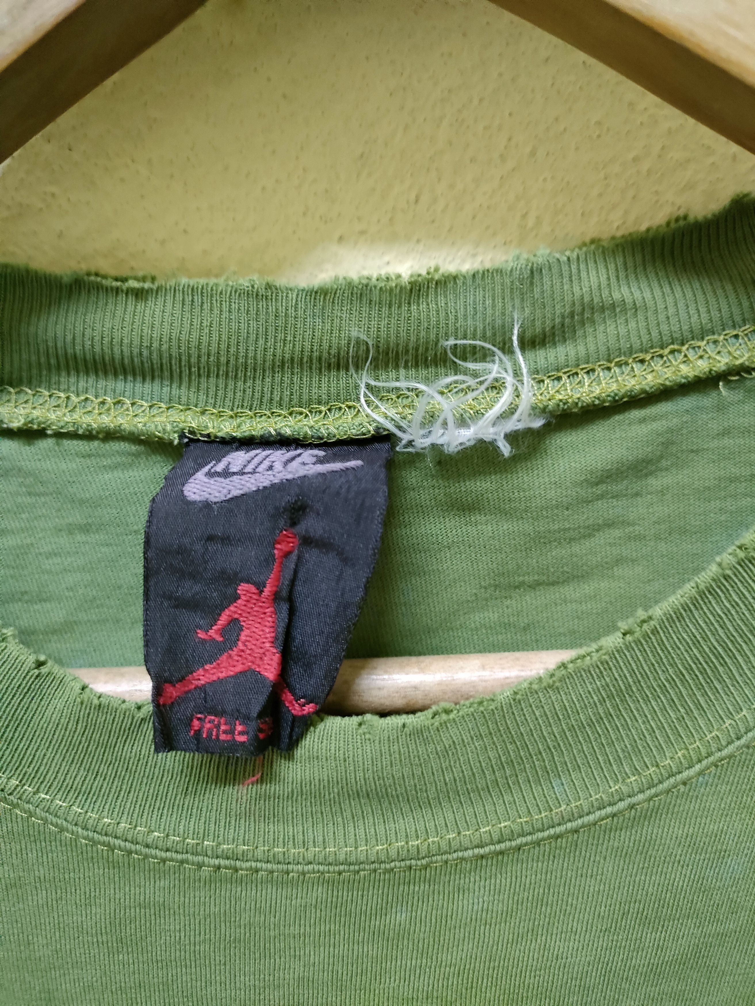 Jordan Brand × Nike × Vintage Vintage Distressed Nike Jordan T-shirt Size US L / EU 52-54 / 3 - 9 Thumbnail