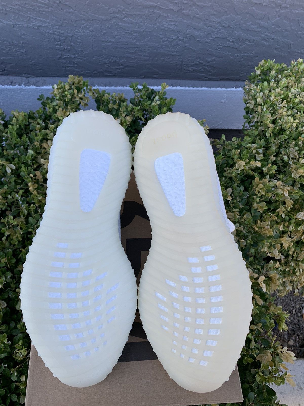 Adidas × Kanye West Yeezy Boost 350 V2 Triple White nwb (DS) Size US 13 / EU 46 - 7 Thumbnail