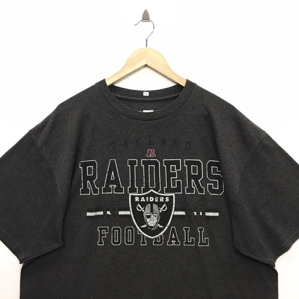 NFL Rare!! NFL Tee Oakland Raiders Football Size US XL / EU 56 / 4 - 2 Thumbnail