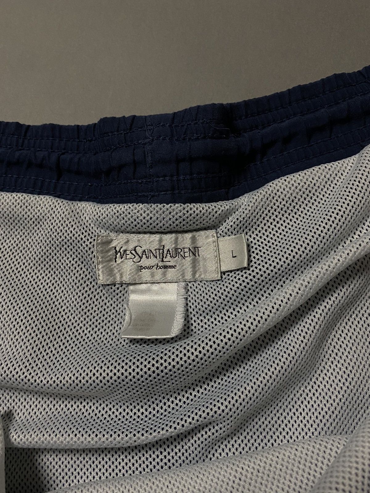 Vintage × Yves Saint Laurent 90s Yves Saint Laurent vintage navy shorts small YSL logo Size US 32 / EU 48 - 4 Thumbnail