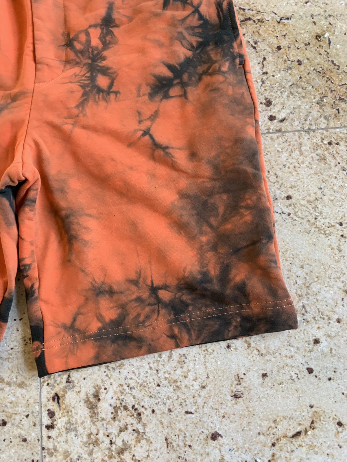 Helmut Lang Tie Dye Orange & Black Shorts Size US 30 / EU 46 - 9 Thumbnail
