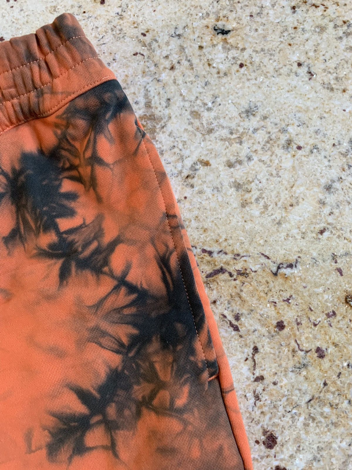 Helmut Lang Tie Dye Orange & Black Shorts Size US 30 / EU 46 - 14 Thumbnail