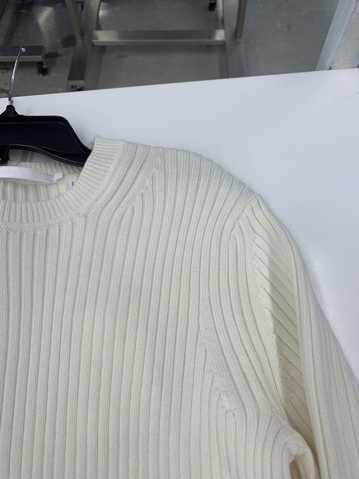 Helmut Lang Logo Tag Muscle Crew Neck in Cream Size US S / EU 44-46 / 1 - 16 Thumbnail