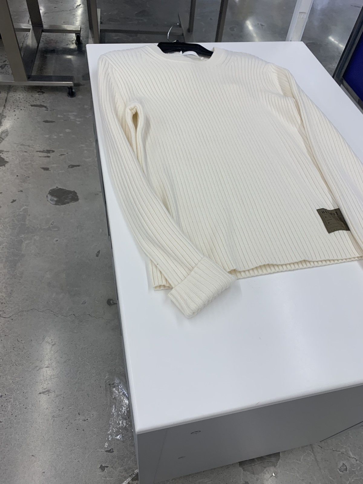 Helmut Lang Logo Tag Muscle Crew Neck in Cream Size US S / EU 44-46 / 1 - 4 Thumbnail