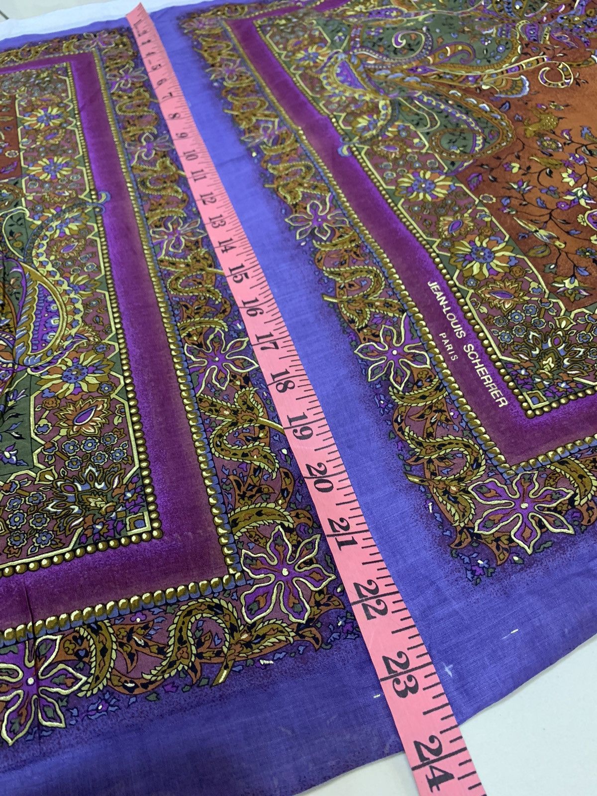 Jean-Louis Scherrer VINTAGE JEAN LOUIS SCHERRER UNCUT HANDKERCHIEF 3.6m x 1.23m Size ONE SIZE - 11 Thumbnail
