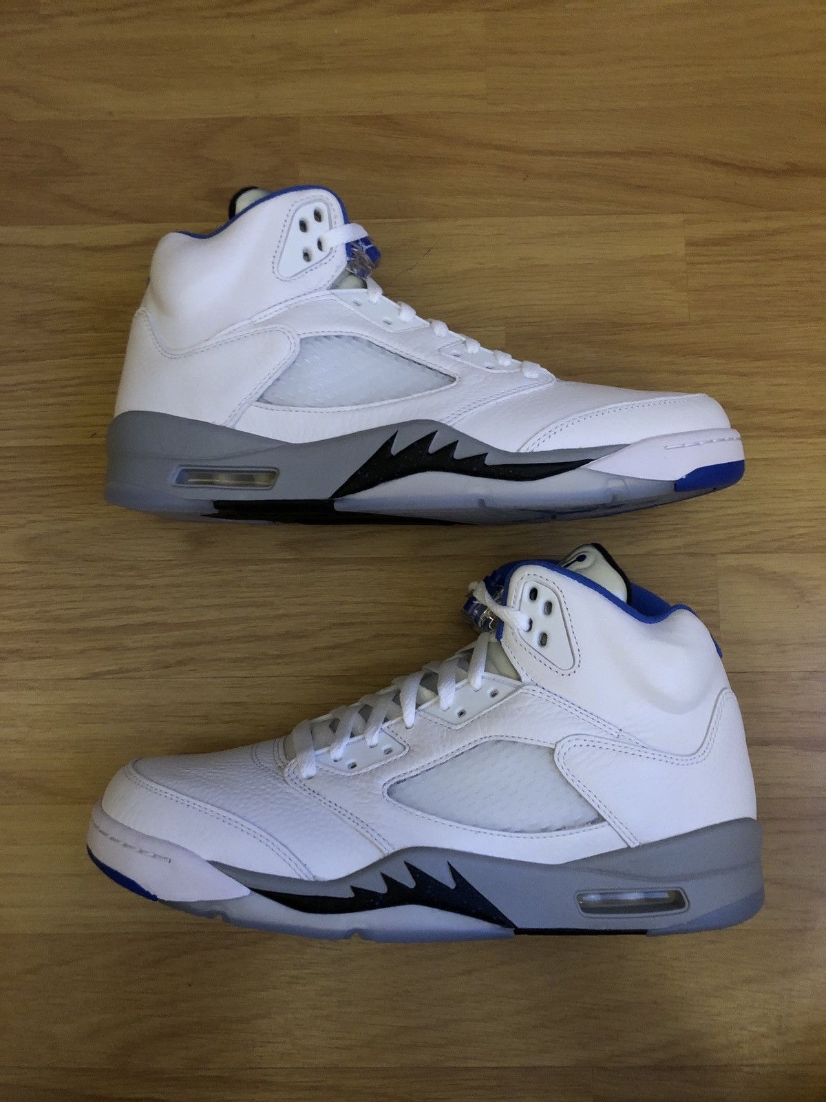 Air Jordan white hyper royal