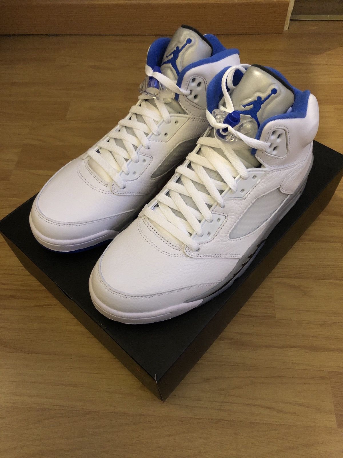 Jordan Brand Air Jordan 5 white / hyper royal Size US 11 / EU 44 - 7 Thumbnail