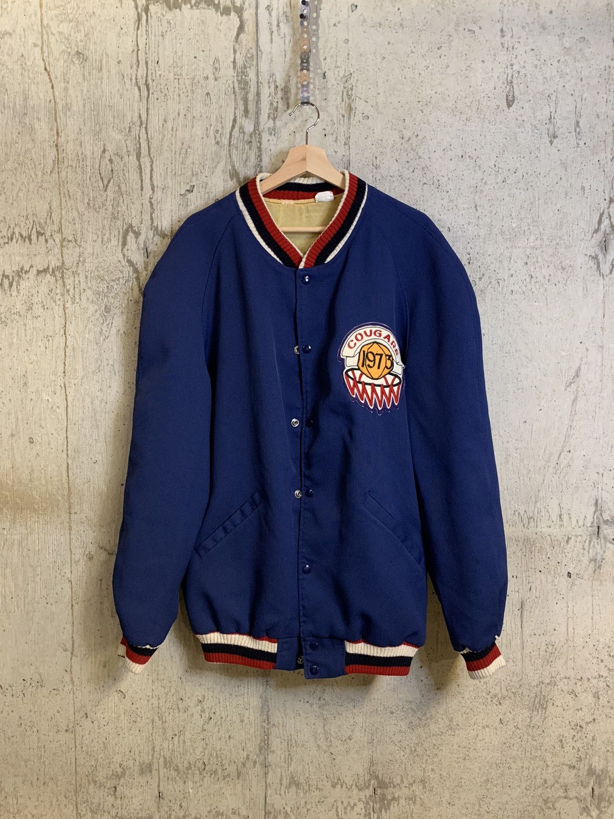 Vintage Vintage 1973 Cougars Basketball Varsity Jacket Size US XL / EU 56 / 4 - 1 Thumbnail