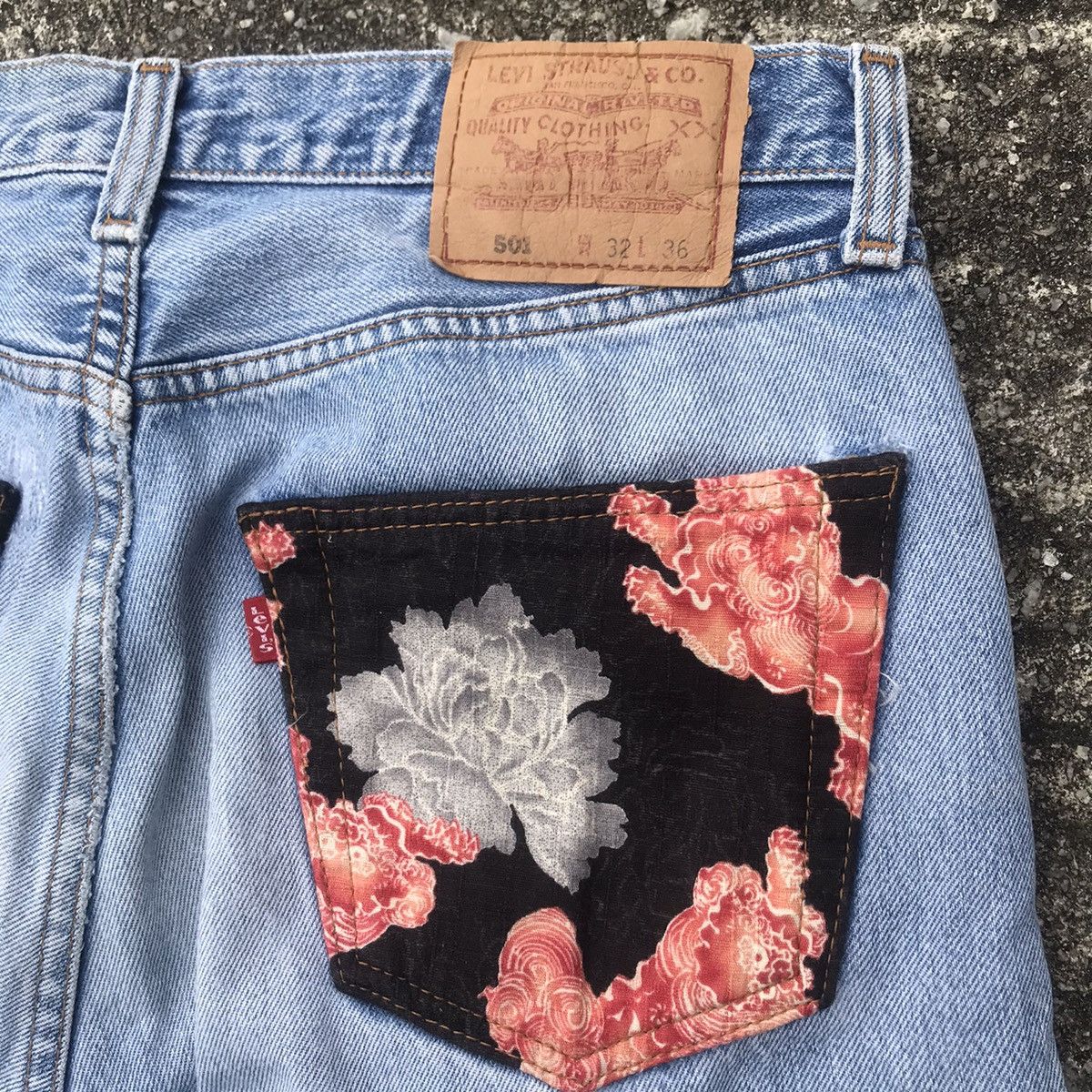 Levi's 90s Levis 501 Distressed Denim Jeans Sakura Size US 32 / EU 48 - 14 Thumbnail