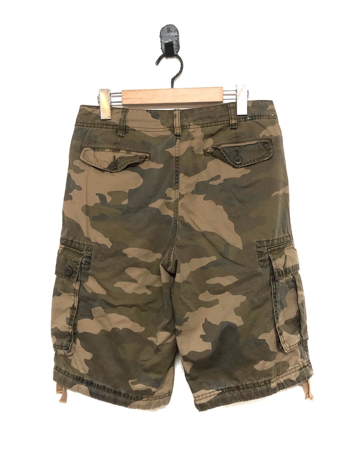Uniqlo Uniqlo Army Camo Cargo Short Pant Size US 30 / EU 46 - 2 Thumbnail