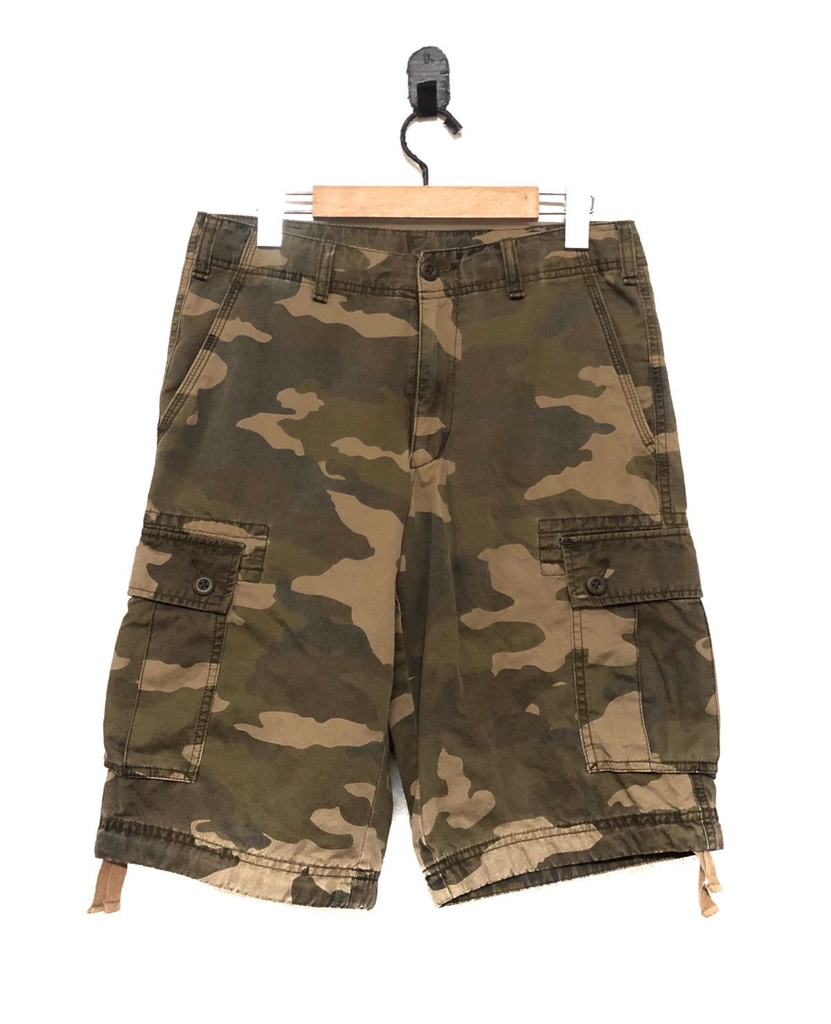 Uniqlo Uniqlo Army Camo Cargo Short Pant Size US 30 / EU 46 - 1 Thumbnail