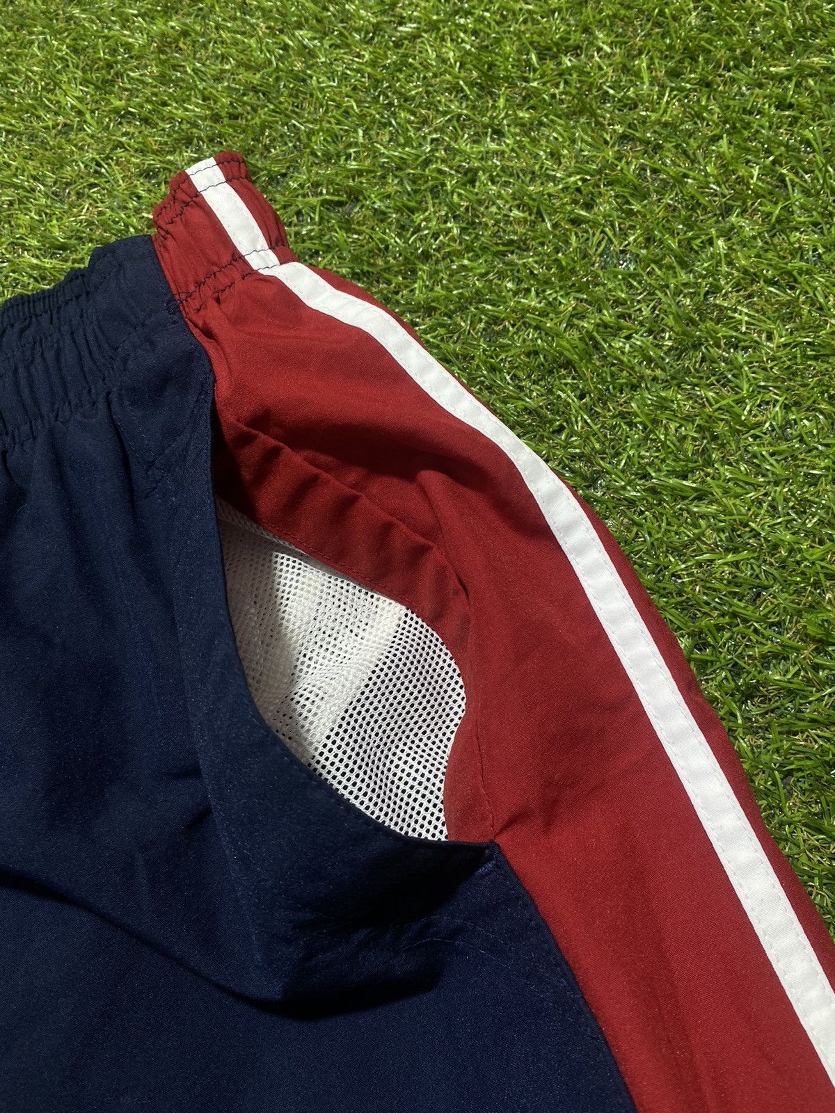 Nike Vintage Nike shorts streetwear swoosh casual y2k size XL Size US 36 / EU 52 - 2 Thumbnail