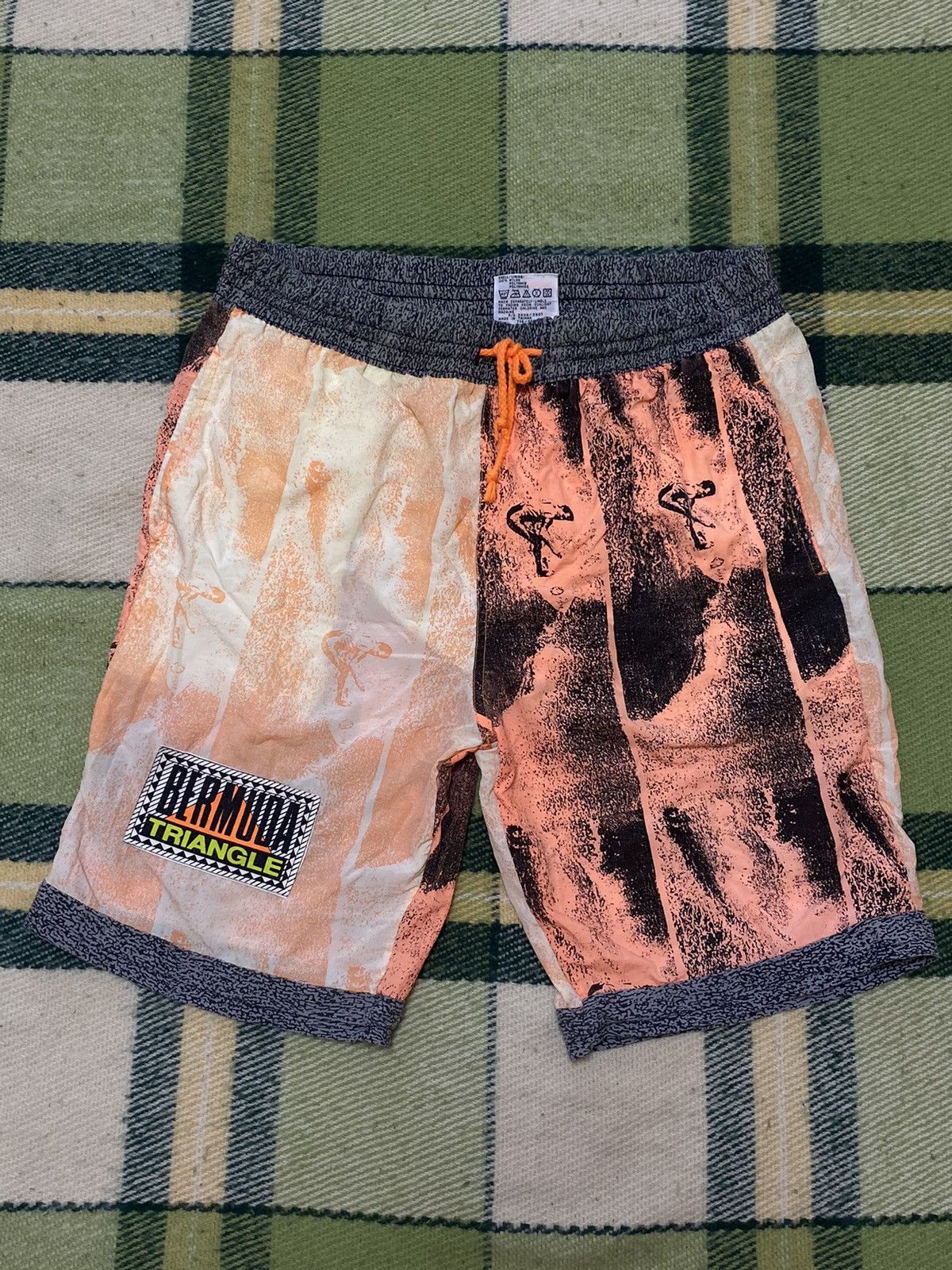 Vintage Vintage 90s art shorts streetwear Hawaiian style size L Size US 34 / EU 50 - 1 Thumbnail