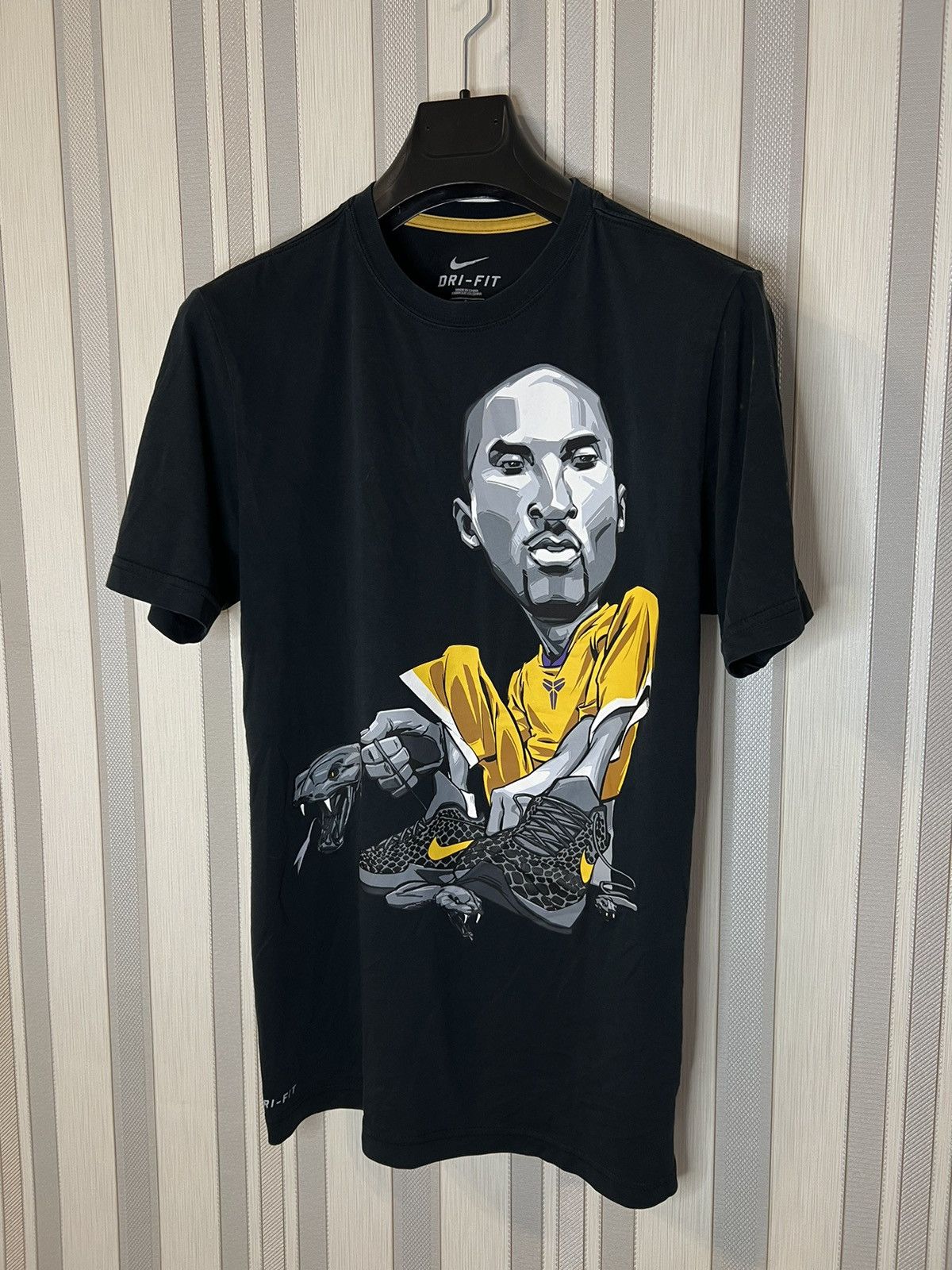 L.A. Lakers NBA Nike Nike Kobe Bryant Tee Shirt NBA 24 Lakers Jersey Grailed