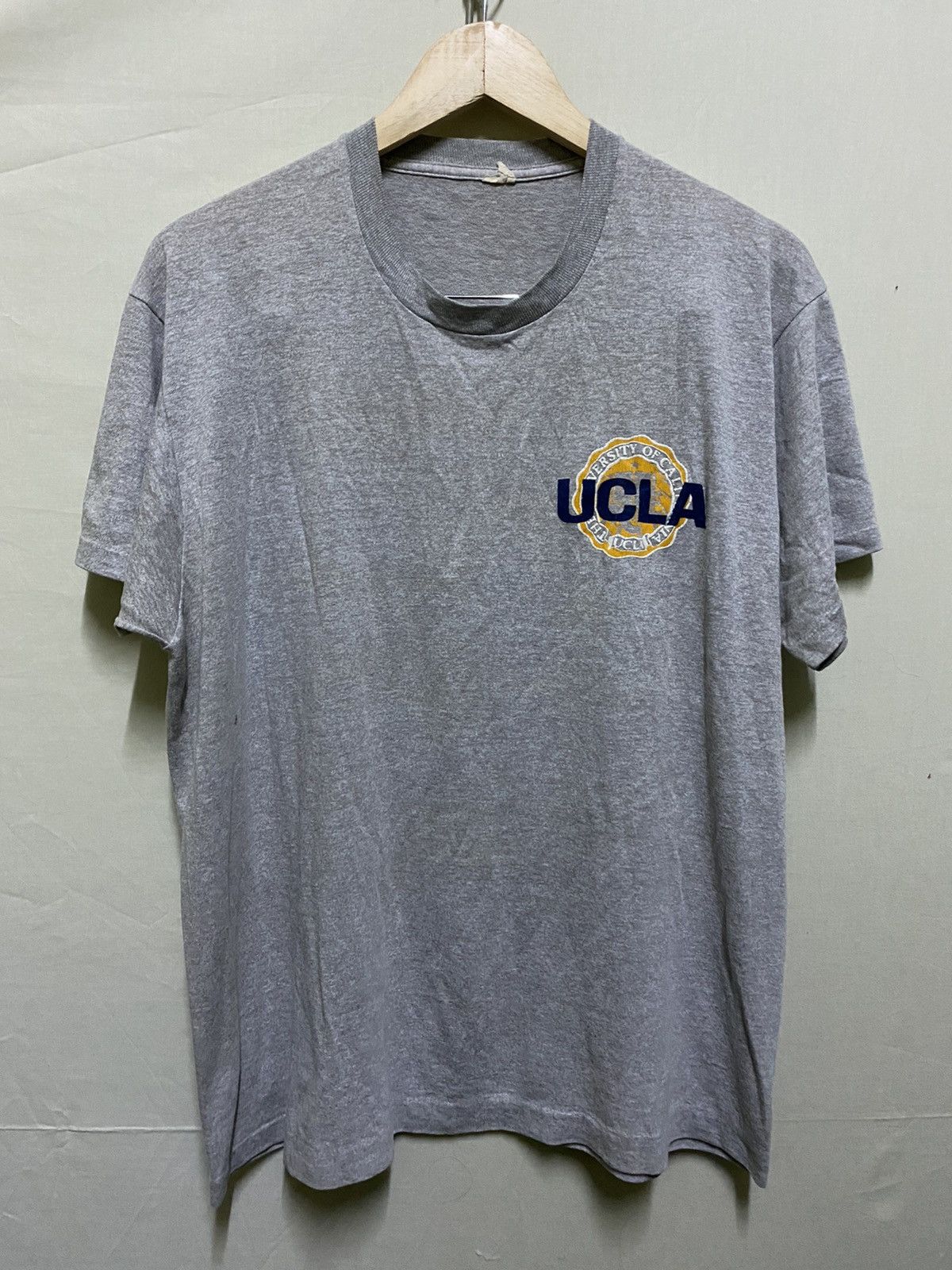 Vintage Vintage UCLA T Shirt USA Size US XL / EU 56 / 4 - 1 Thumbnail