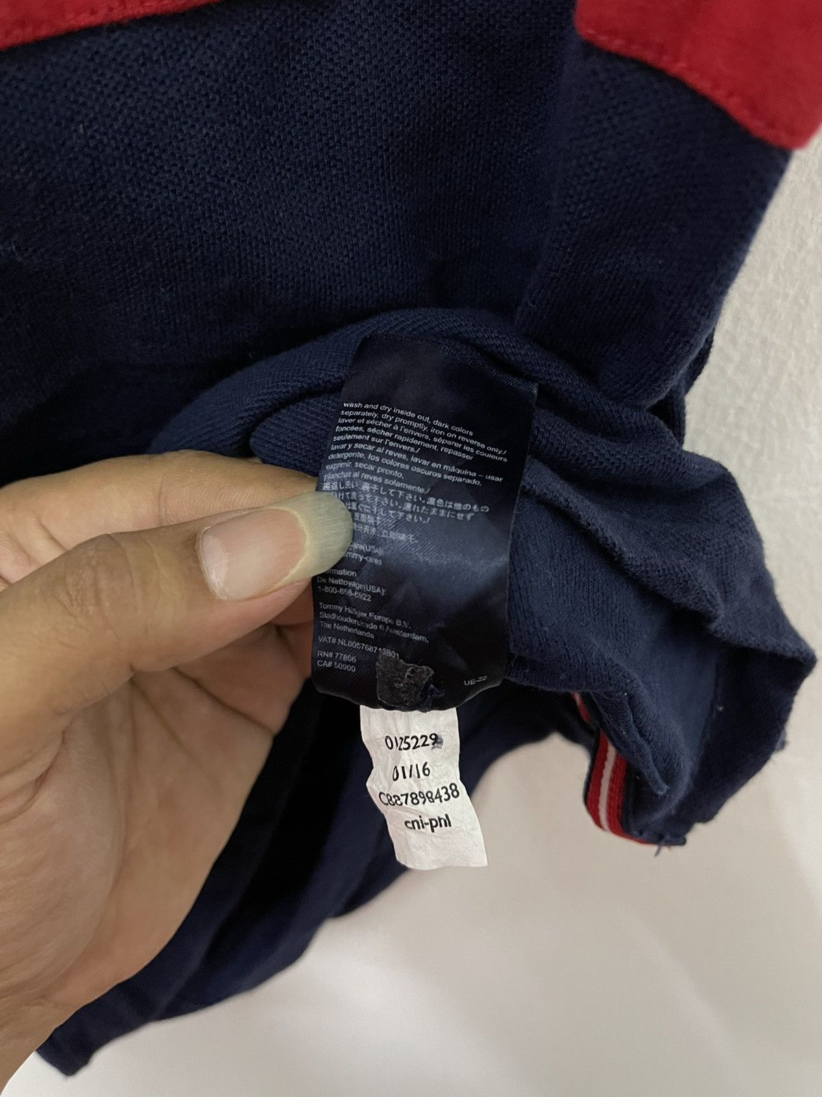 Tommy Hilfiger × Vintage Vintage Tommy Hilfiger Colour Block Half Button ShortSleeve Size US S / EU 44-46 / 1 - 8 Thumbnail