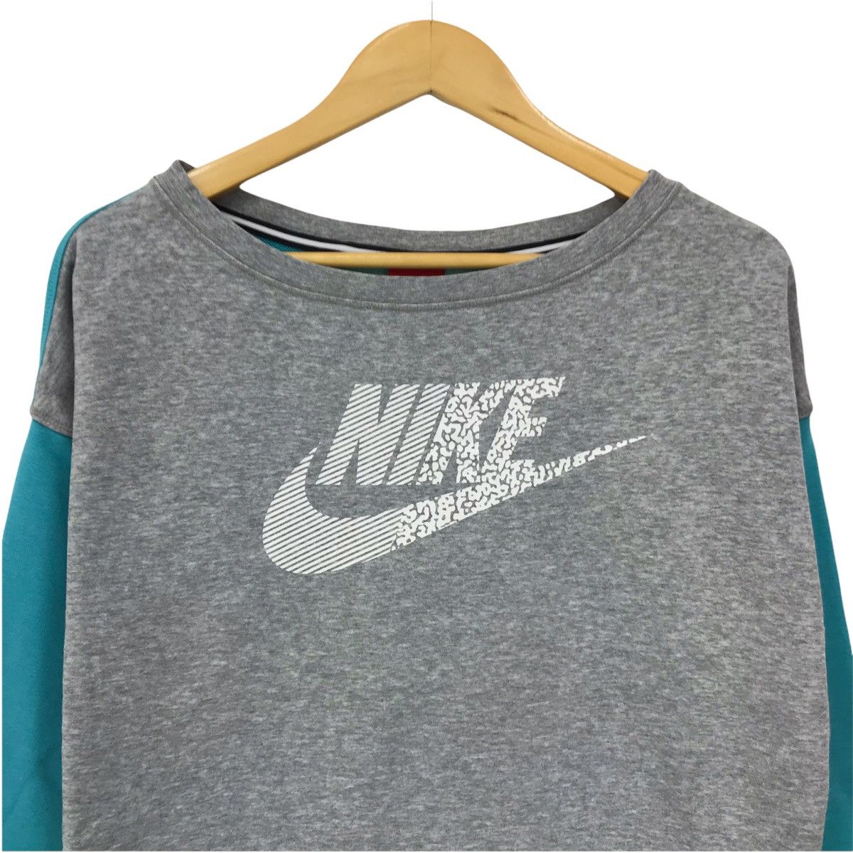 Nike Vintage Nike Crop Top Nike Swoosh Nike Sweatshirt Size US S / EU 44-46 / 1 - 2 Thumbnail