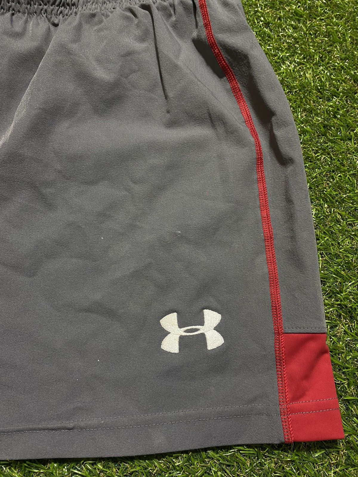 Under Armour Vintage Under Armour shorts streetwear y2k style size L Size US 34 / EU 50 - 2 Thumbnail