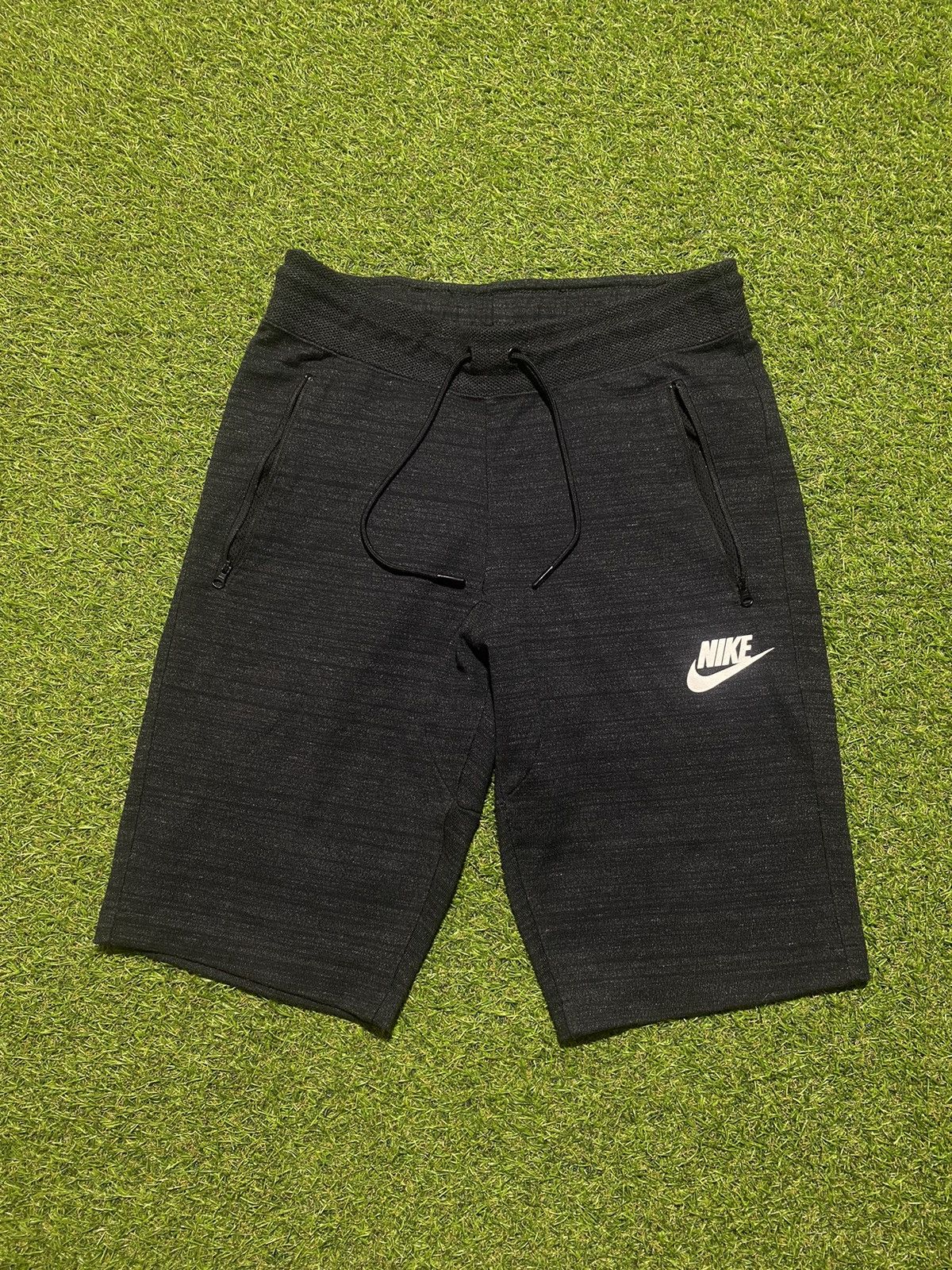 Nike Vintage Nike shorts streetwear swoosh casual y2k size S Size US 30 / EU 46 - 1 Thumbnail