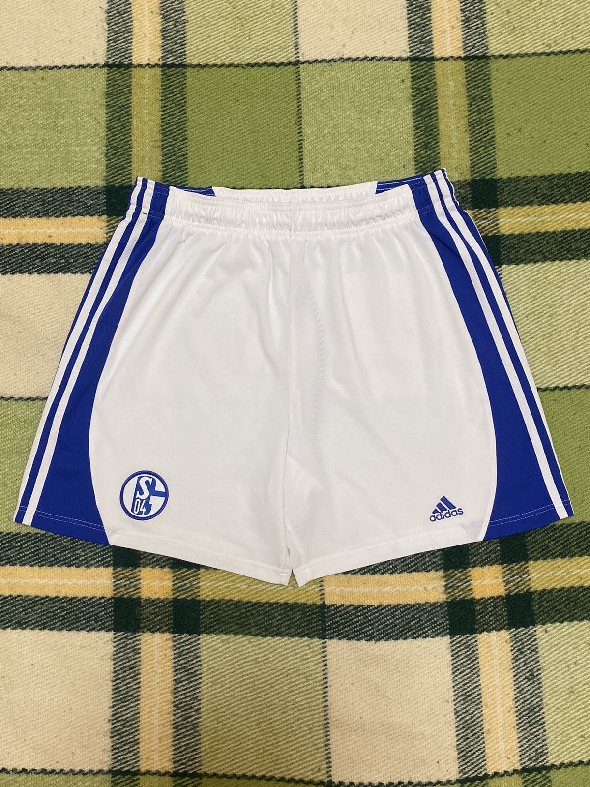 Adidas Vintage Adidas shorts streetwear y2k casual style size L Size US 34 / EU 50 - 1 Thumbnail